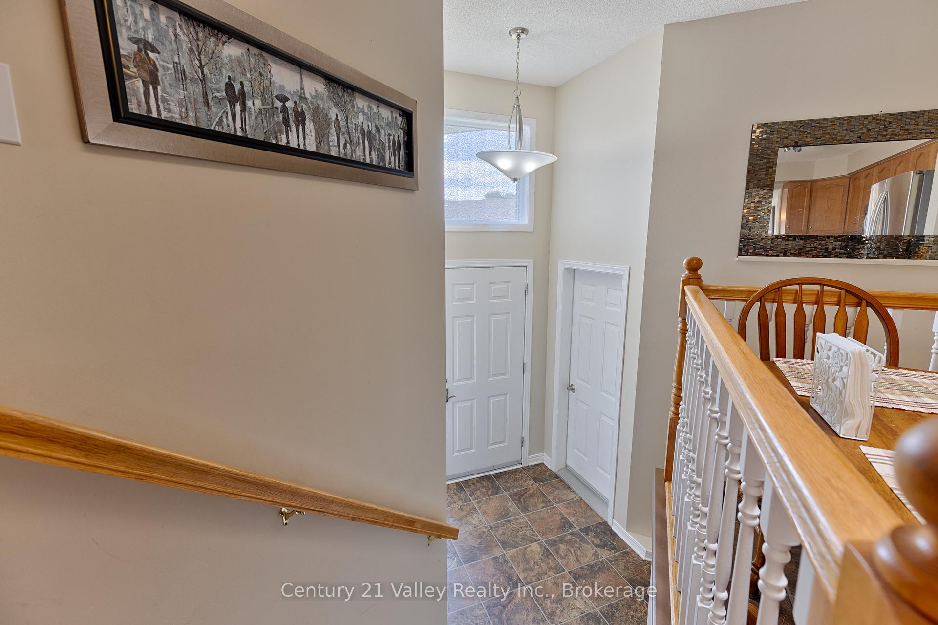 Photo 17 of 439 Mayhew Street, Renfrew, Renfrew — HOMEH