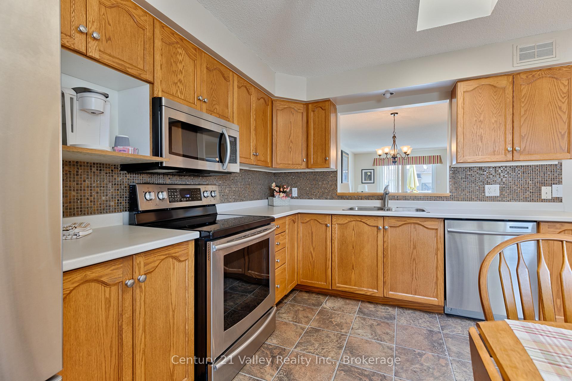 Photo 24 of 439 Mayhew Street, Renfrew, Renfrew — HOMEH