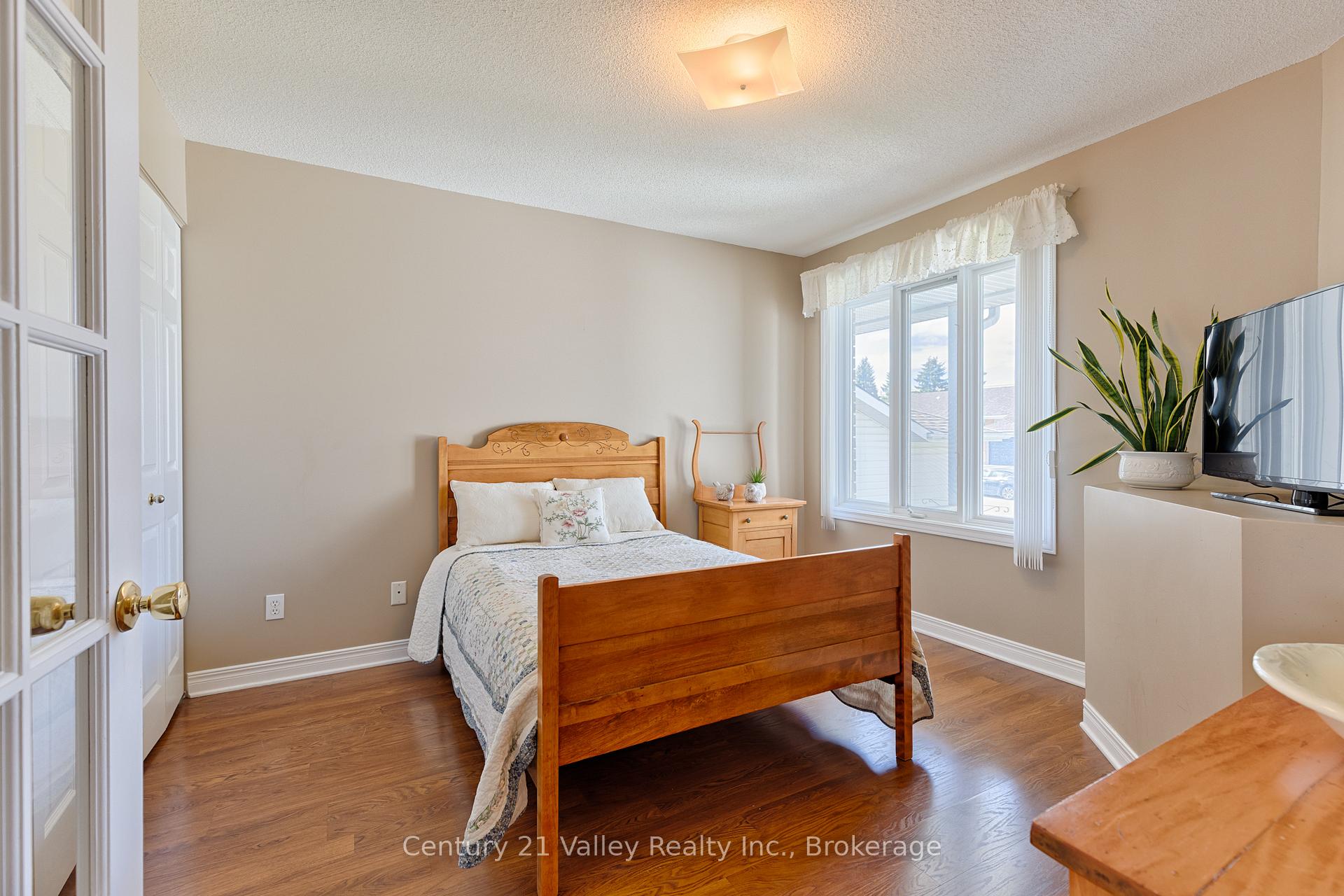 Photo 31 of 439 Mayhew Street, Renfrew, Renfrew — HOMEH
