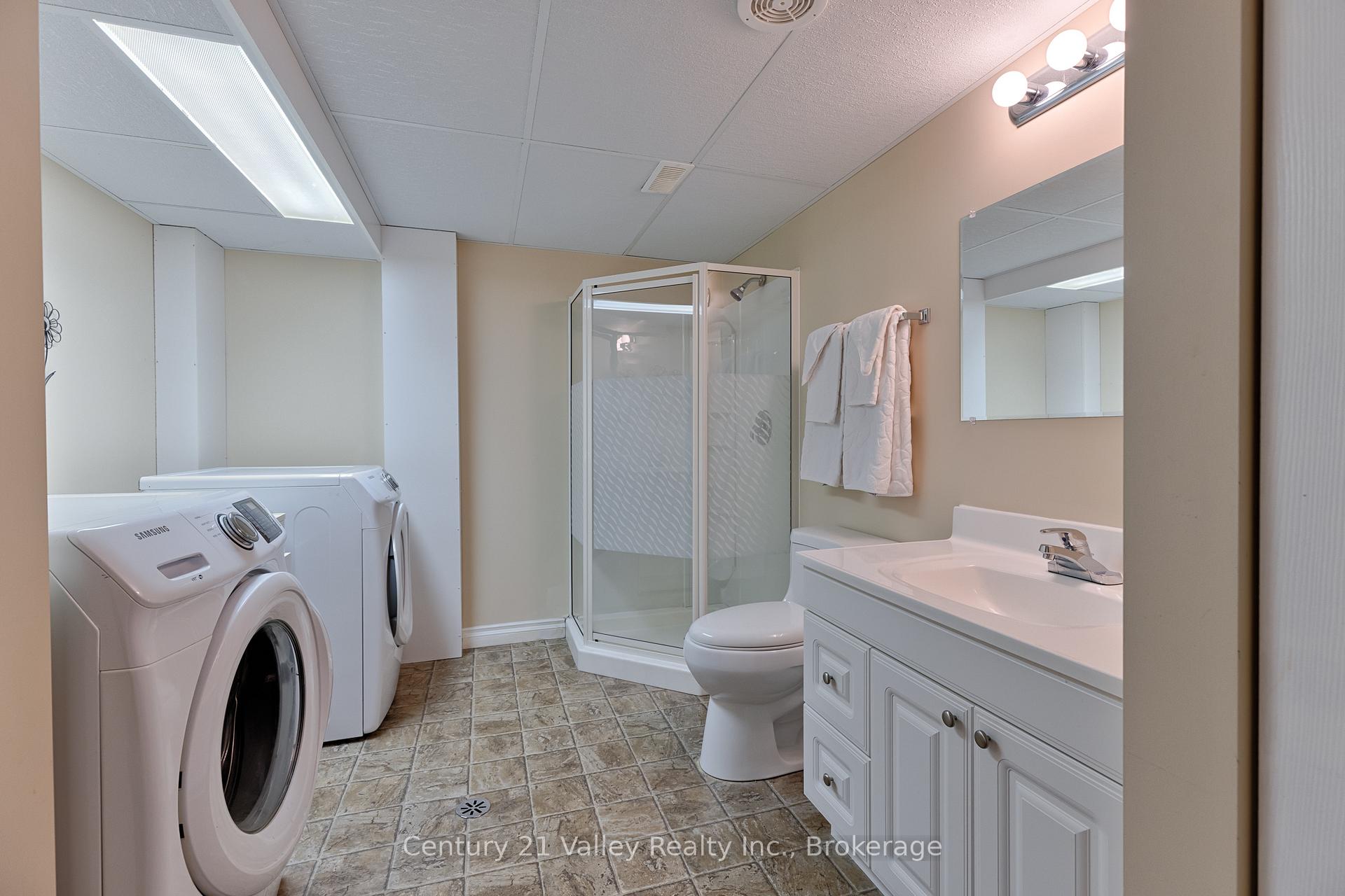 Photo 37 of 439 Mayhew Street, Renfrew, Renfrew — HOMEH