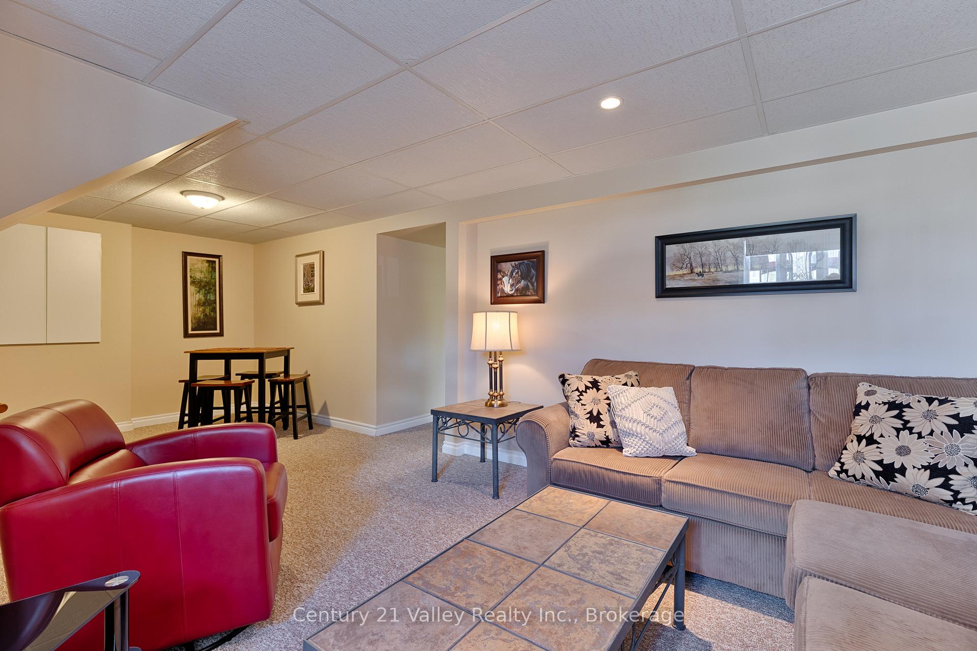 Photo 42 of 439 Mayhew Street, Renfrew, Renfrew — HOMEH