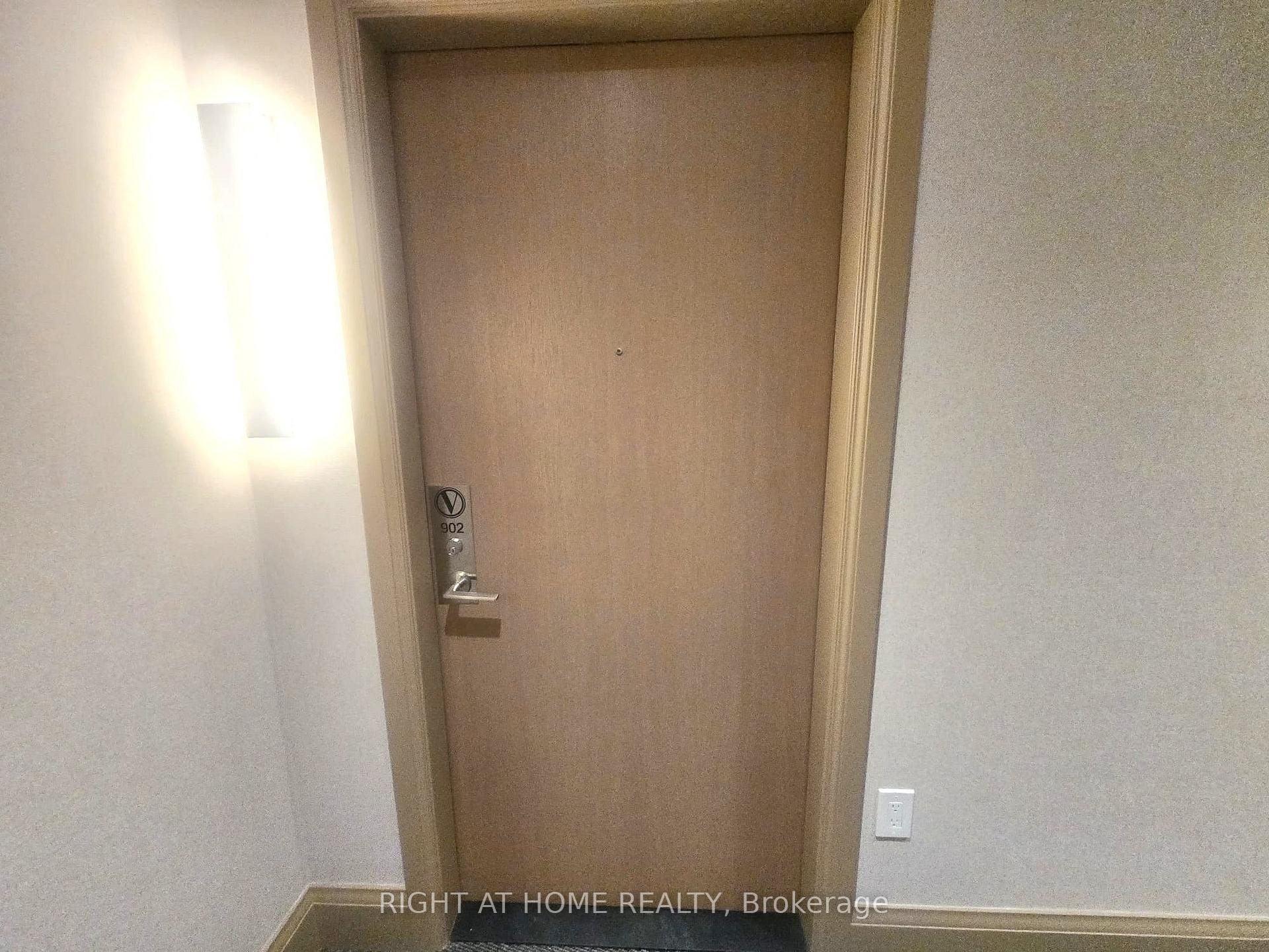 Photo 2 of Unit 902, 21 Meadowdale Road, Vaughan, Vaughan Corporate Centre — HOMEH