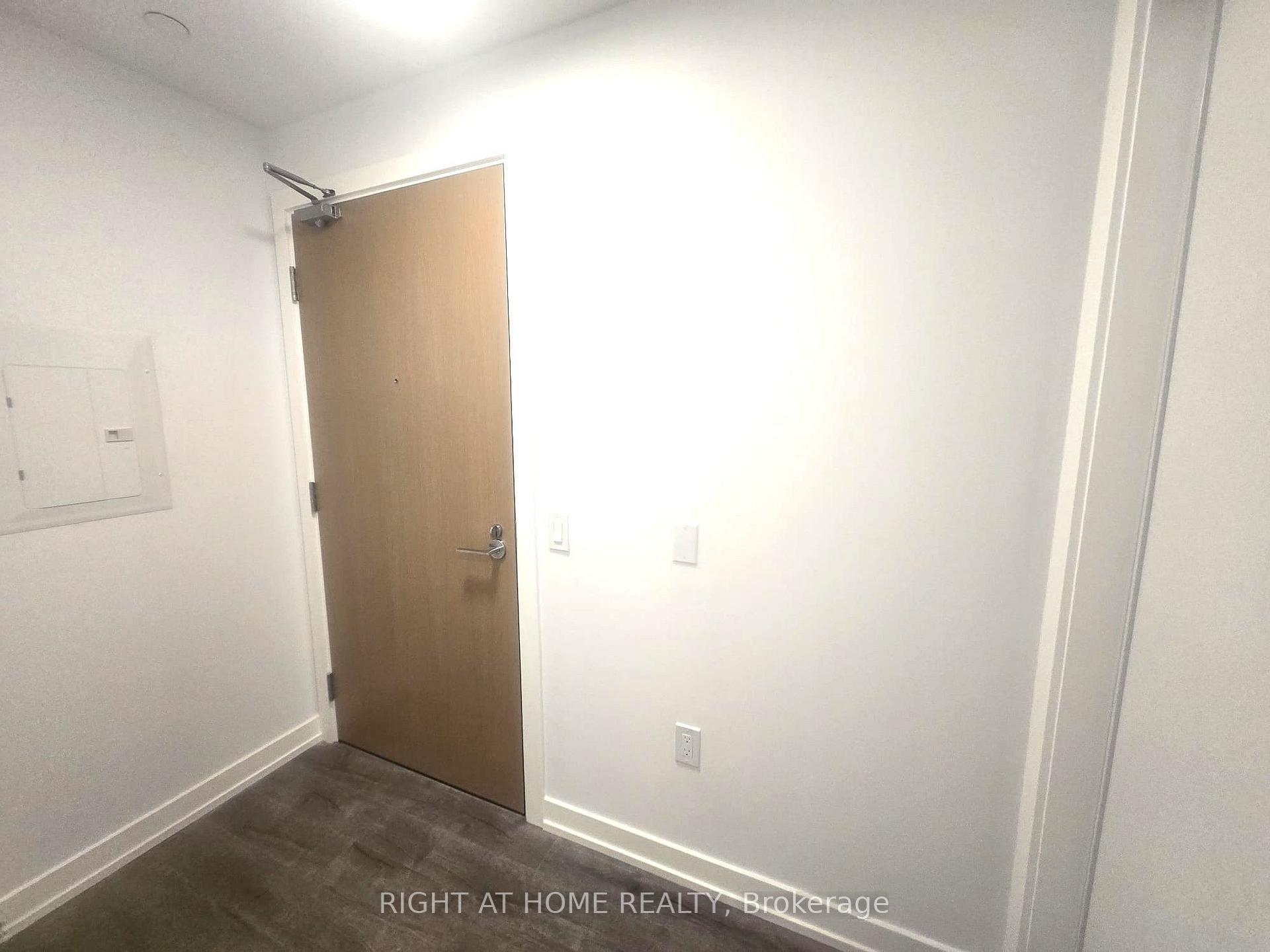 Photo 3 of Unit 902, 21 Meadowdale Road, Vaughan, Vaughan Corporate Centre — HOMEH