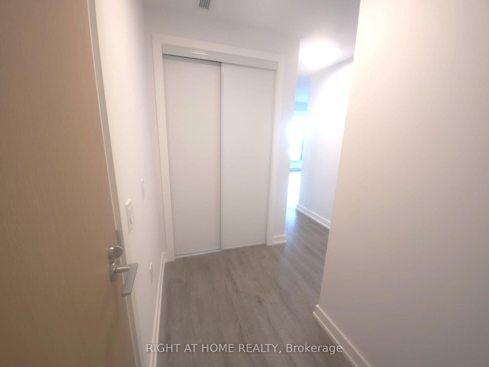 Photo 4 of Unit 902, 21 Meadowdale Road, Vaughan, Vaughan Corporate Centre — HOMEH