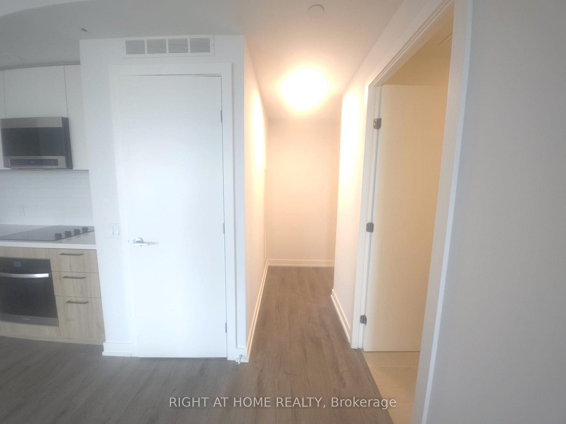 Photo 5 of Unit 902, 21 Meadowdale Road, Vaughan, Vaughan Corporate Centre — HOMEH