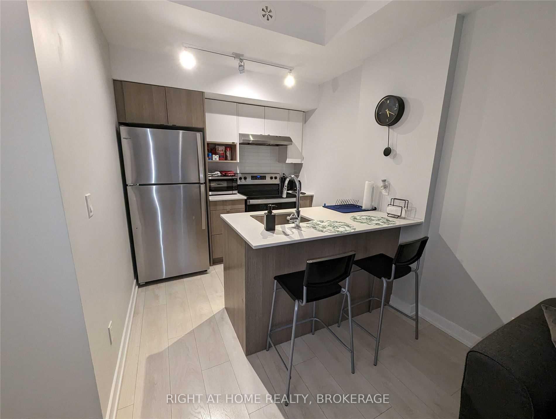 Photo 6 of Unit 319, 1139 Cooke Boulevard, Burlington, LaSalle — HOMEH