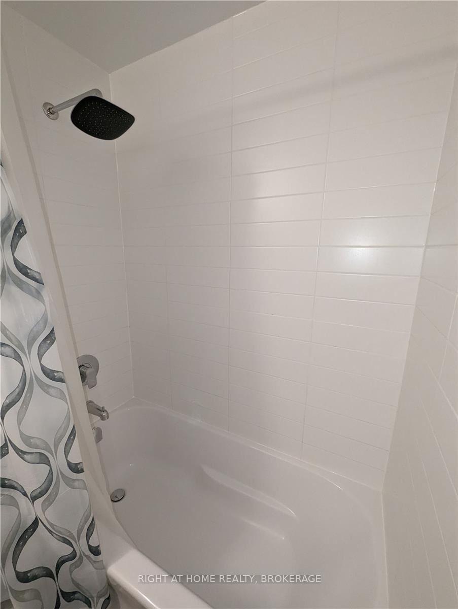 Photo 9 of Unit 319, 1139 Cooke Boulevard, Burlington, LaSalle — HOMEH