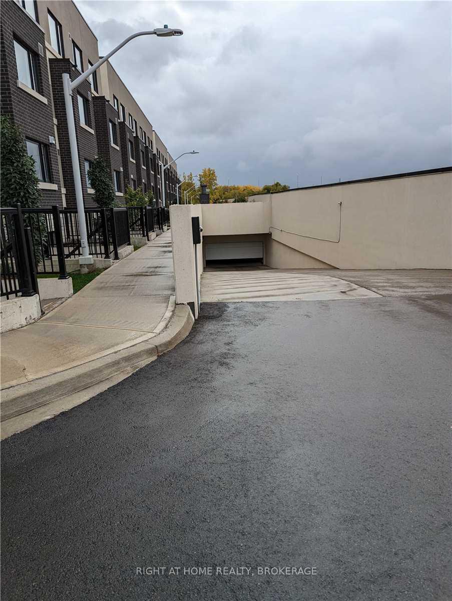 Photo 12 of Unit 319, 1139 Cooke Boulevard, Burlington, LaSalle — HOMEH