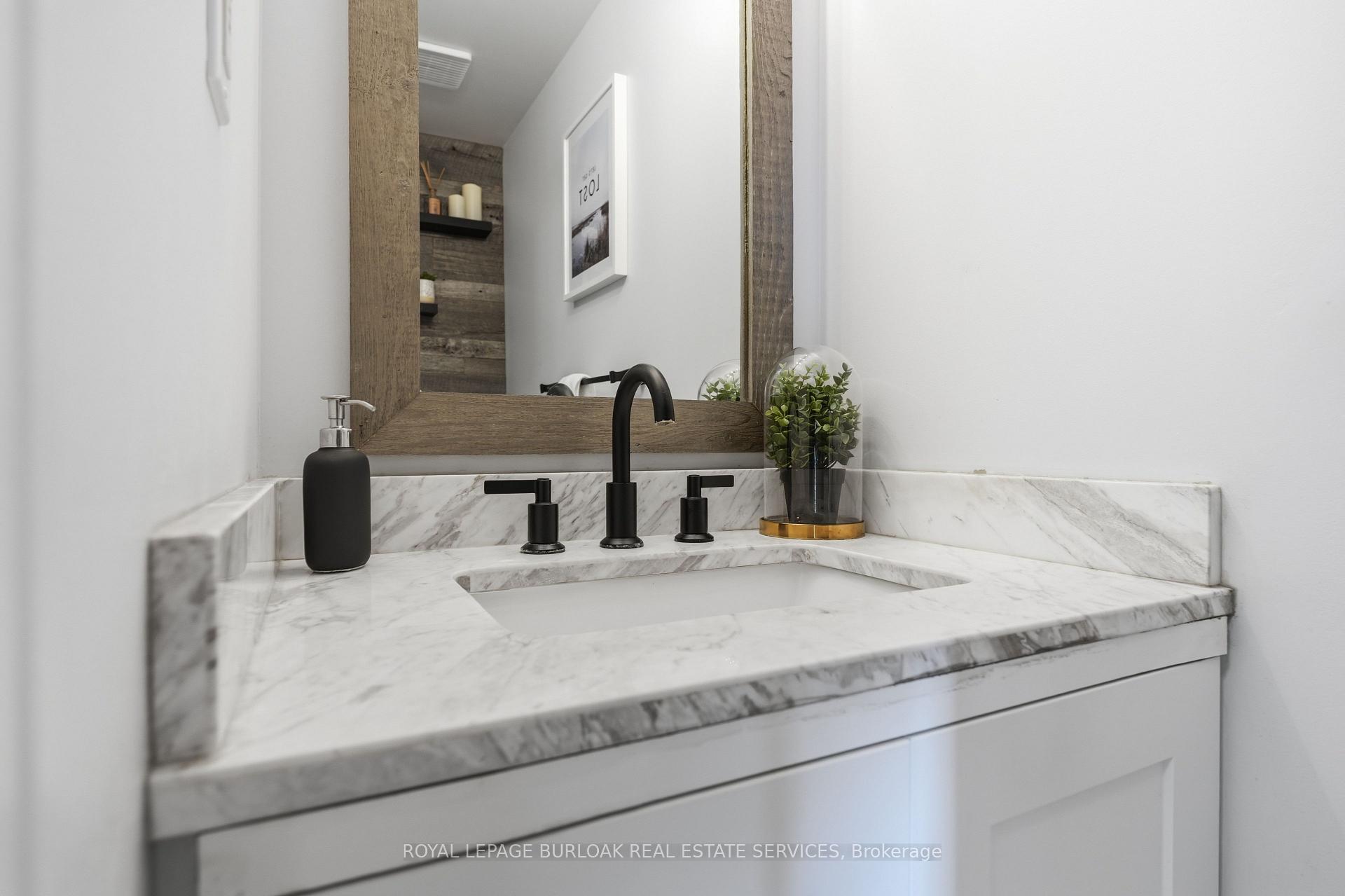 Photo 6 of 27 Bronte Court, Hamilton, Waterdown — HOMEH