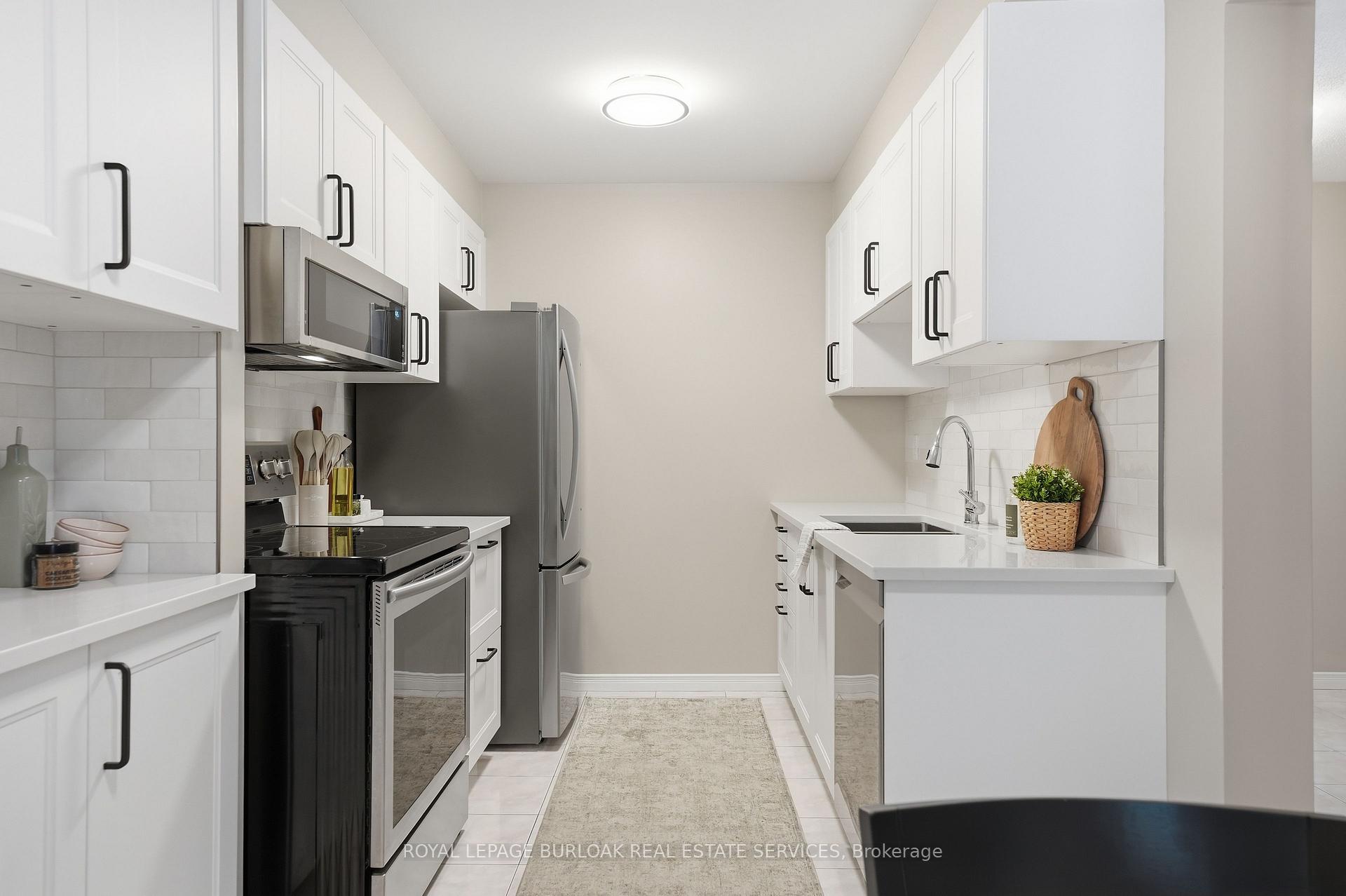 Photo 8 of 27 Bronte Court, Hamilton, Waterdown — HOMEH