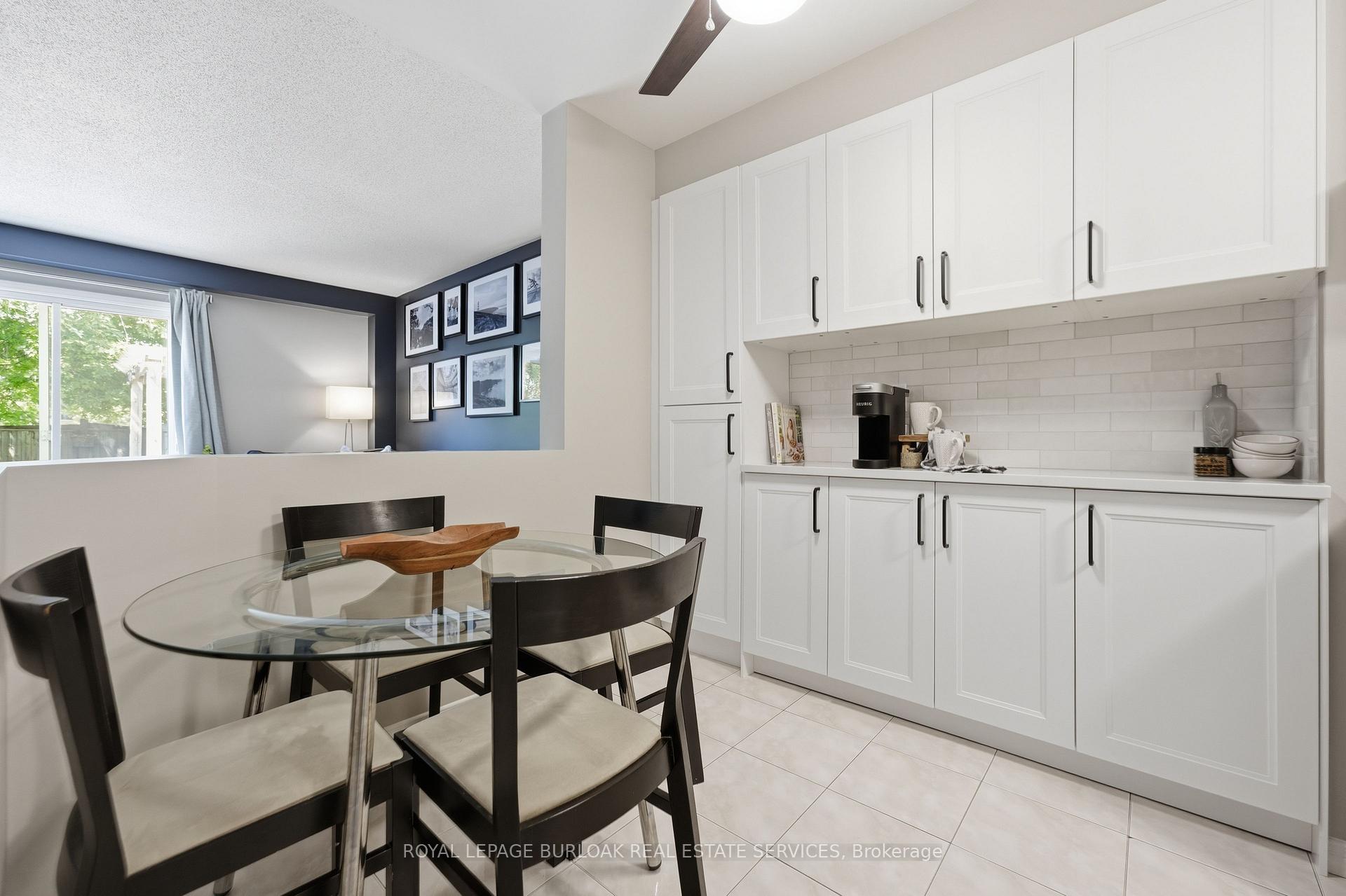 Photo 9 of 27 Bronte Court, Hamilton, Waterdown — HOMEH