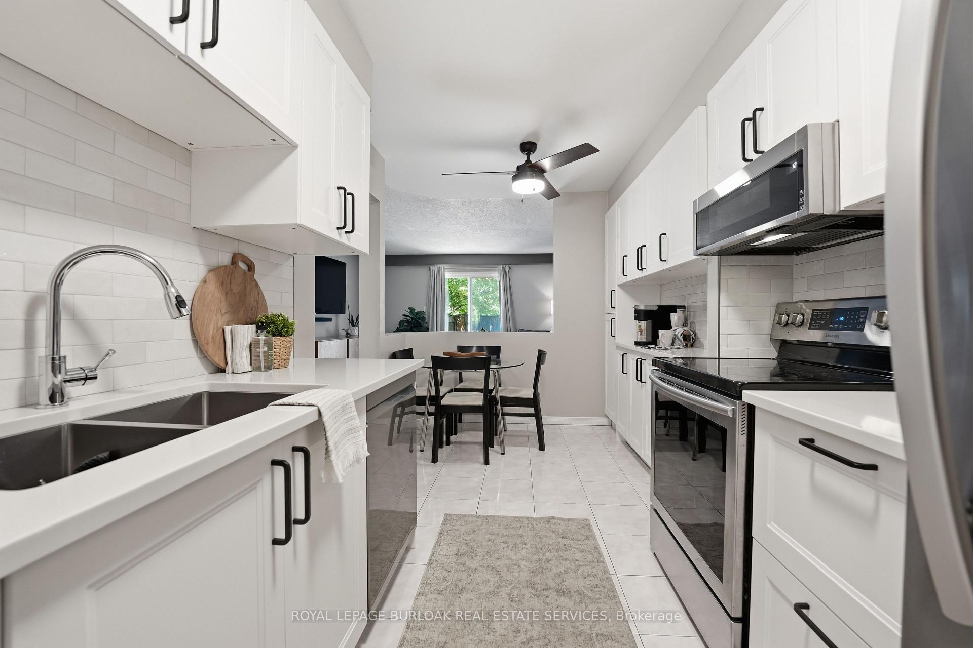 Photo 10 of 27 Bronte Court, Hamilton, Waterdown — HOMEH