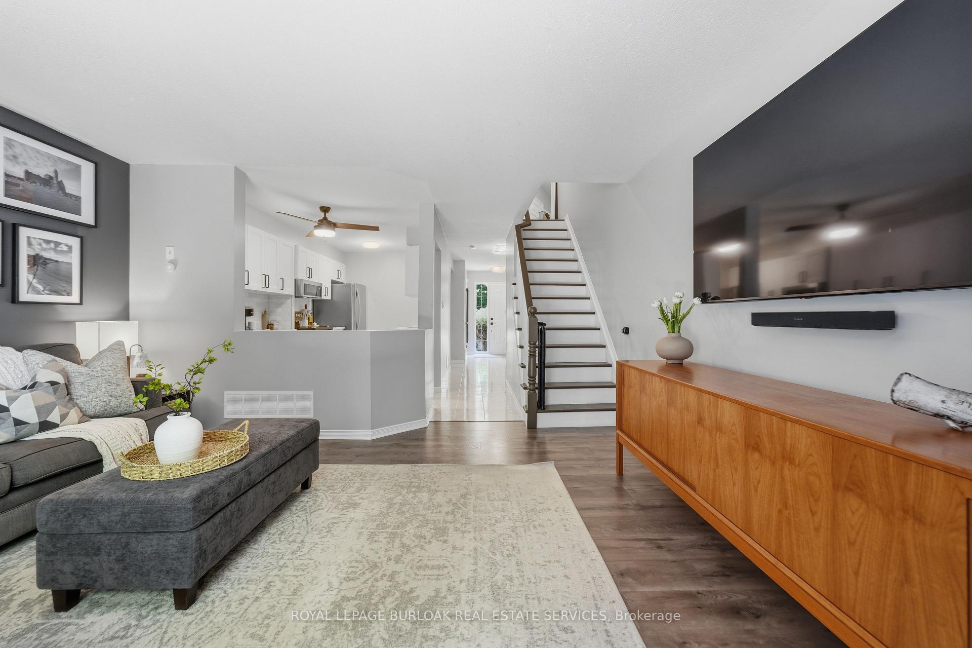 Photo 13 of 27 Bronte Court, Hamilton, Waterdown — HOMEH