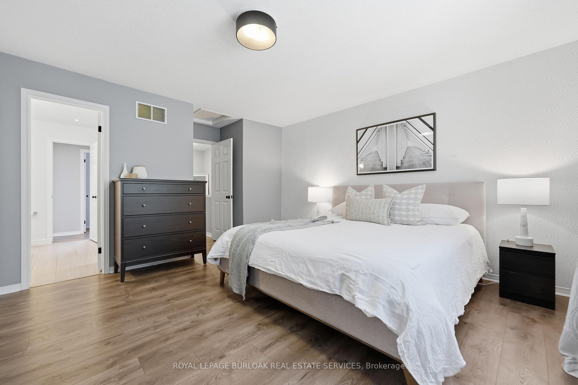 Photo 14 of 27 Bronte Court, Hamilton, Waterdown — HOMEH