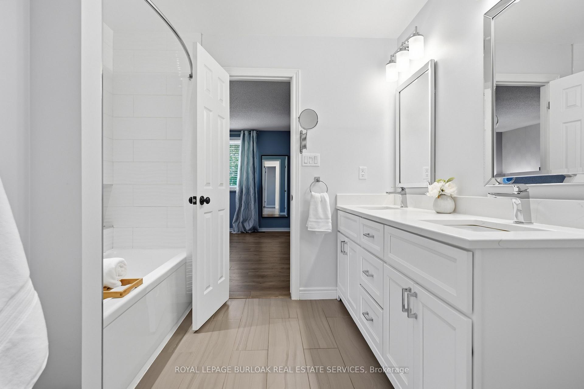 Photo 18 of 27 Bronte Court, Hamilton, Waterdown — HOMEH
