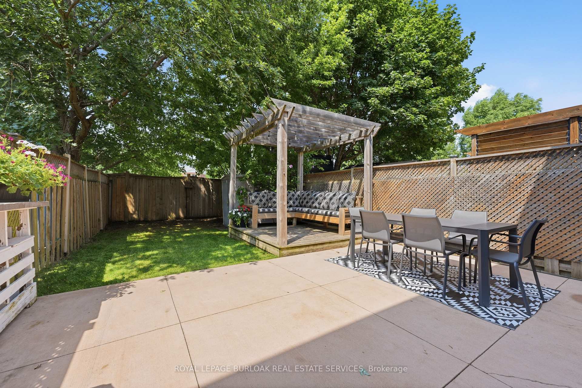 Photo 25 of 27 Bronte Court, Hamilton, Waterdown — HOMEH