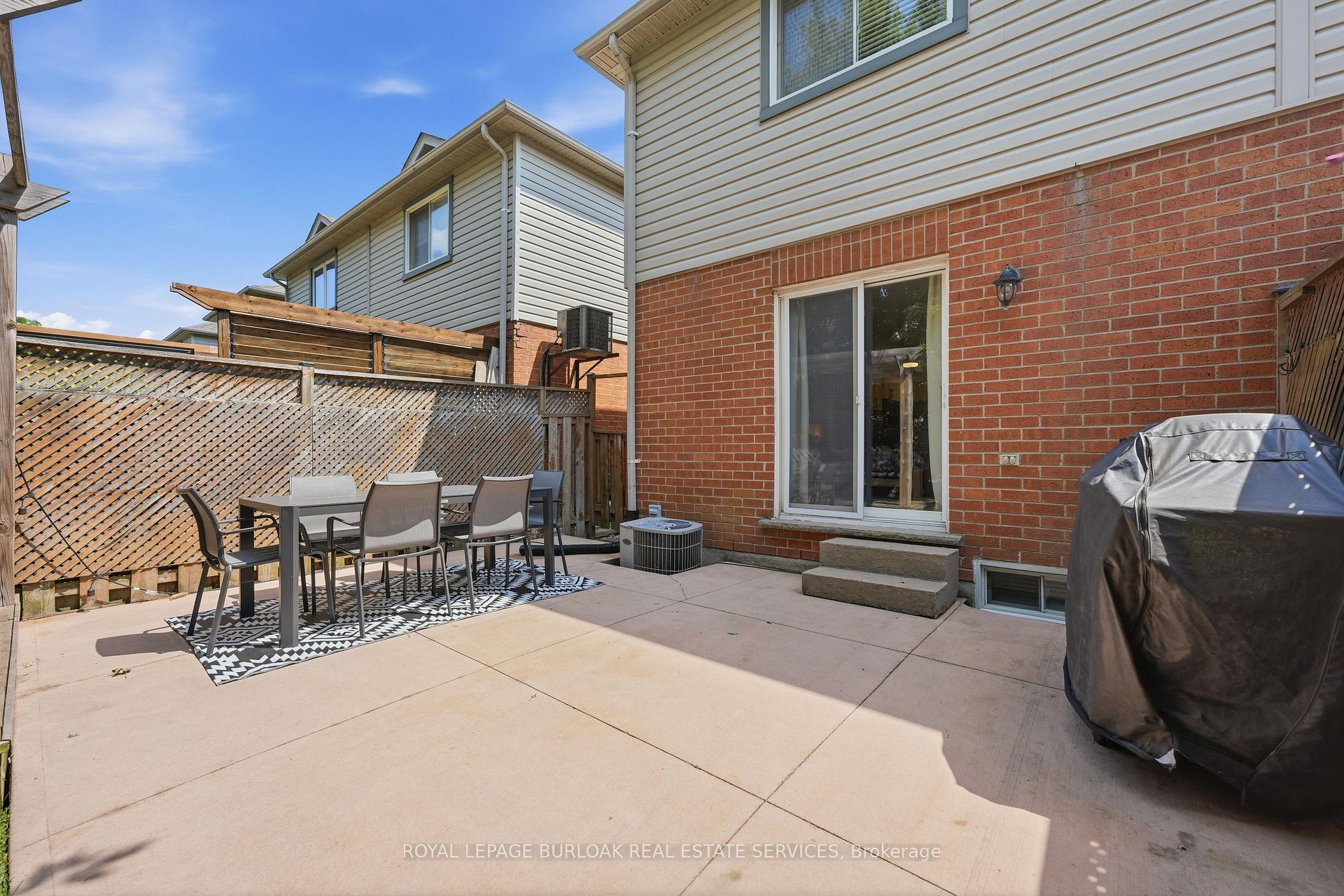 Photo 26 of 27 Bronte Court, Hamilton, Waterdown — HOMEH
