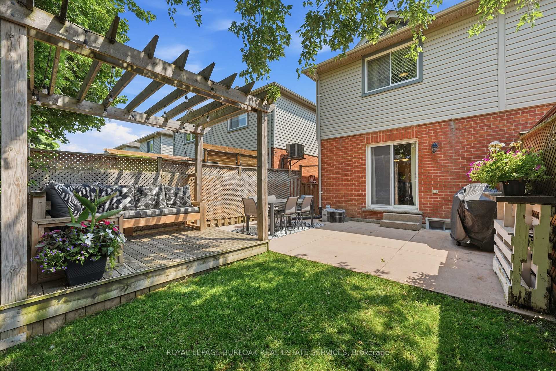 Photo 27 of 27 Bronte Court, Hamilton, Waterdown — HOMEH