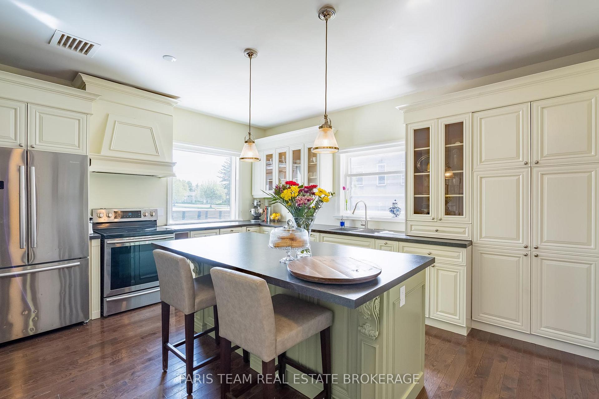 Photo 5 of 23 Yonge Street S, Springwater, Elmvale — HOMEH