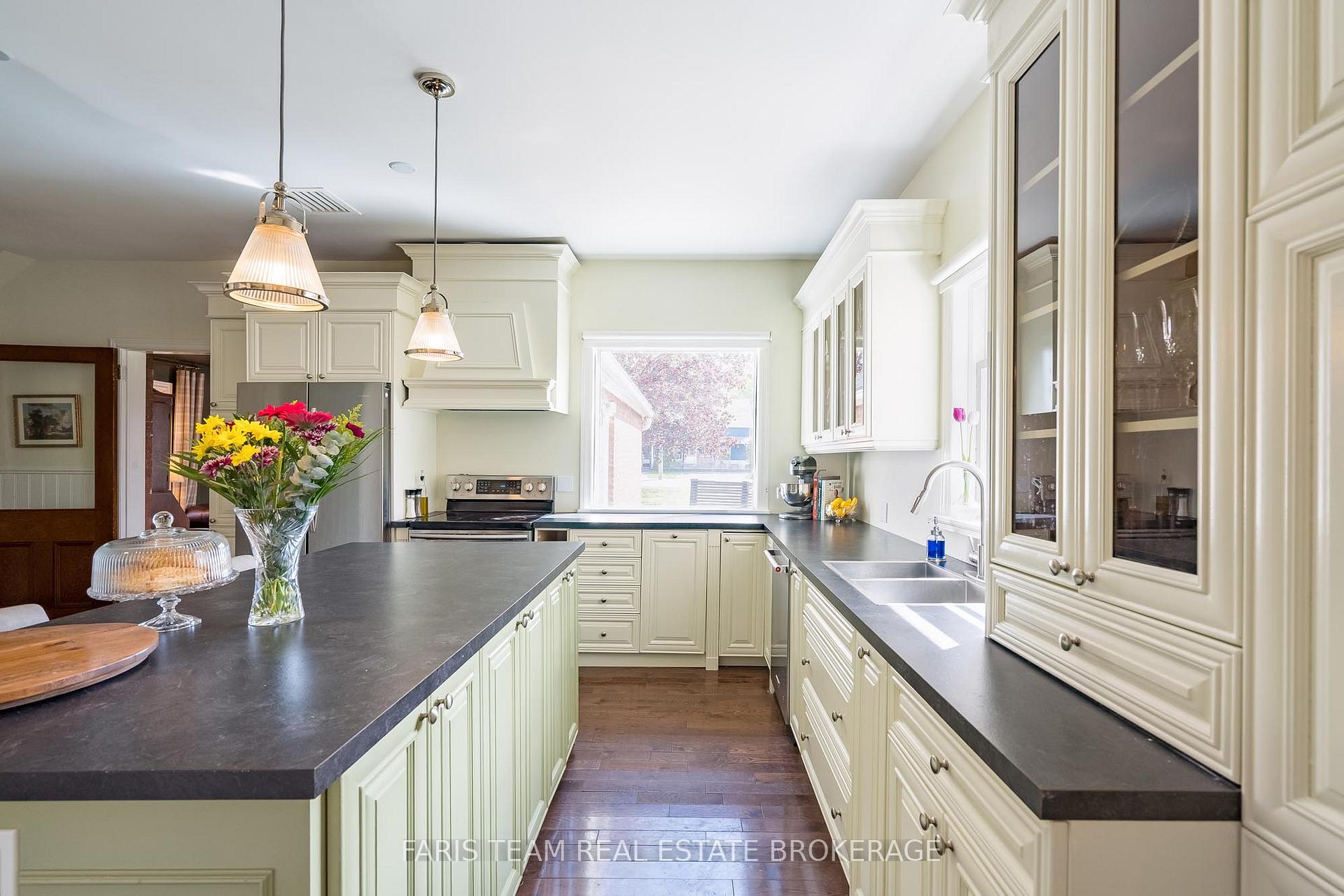 Photo 6 of 23 Yonge Street S, Springwater, Elmvale — HOMEH