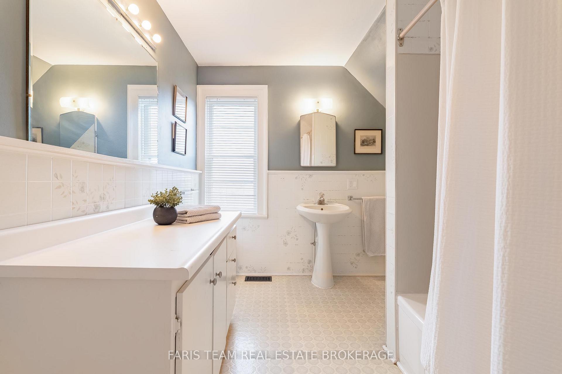 Photo 22 of 23 Yonge Street S, Springwater, Elmvale — HOMEH