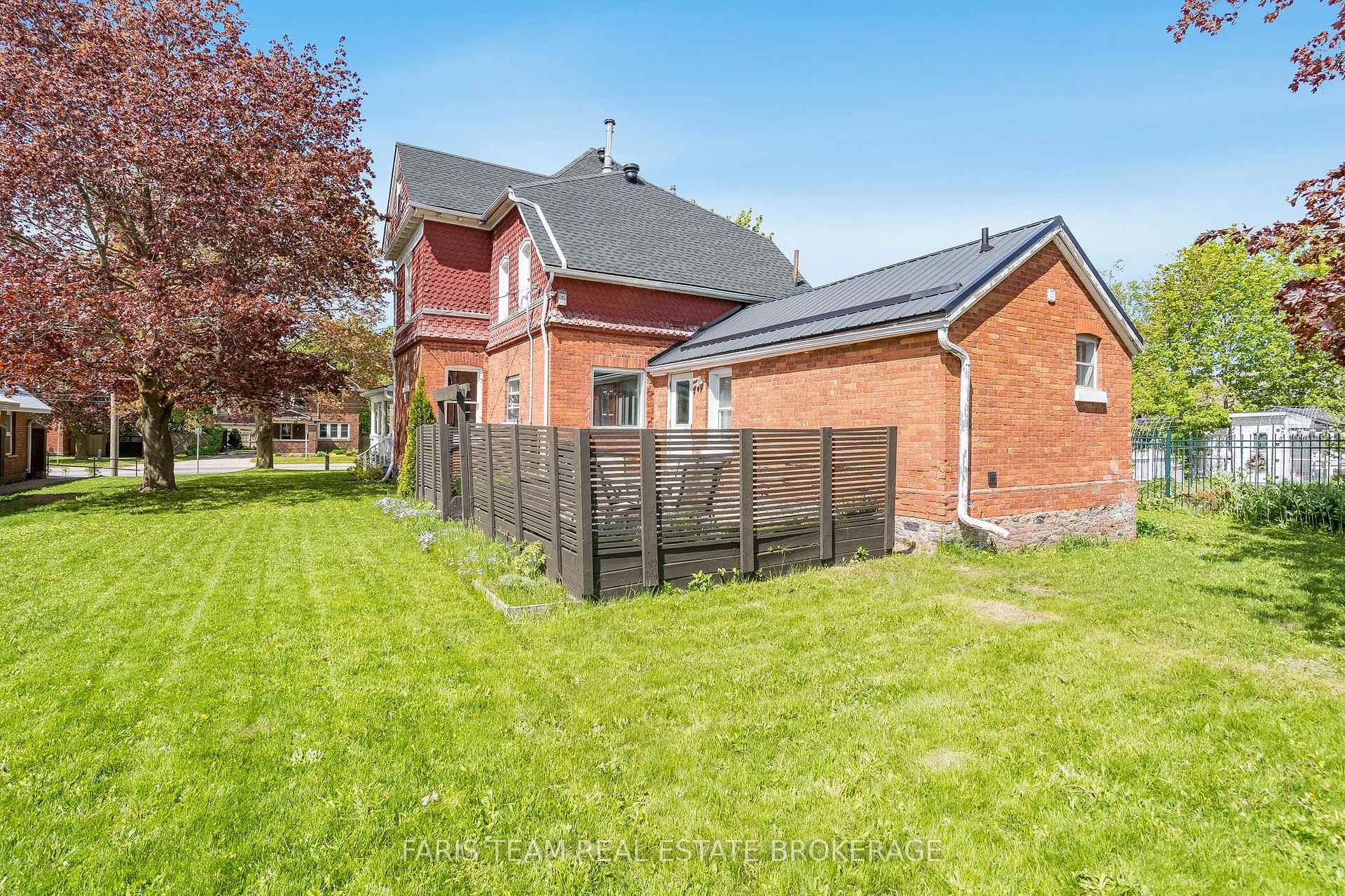 Photo 29 of 23 Yonge Street S, Springwater, Elmvale — HOMEH