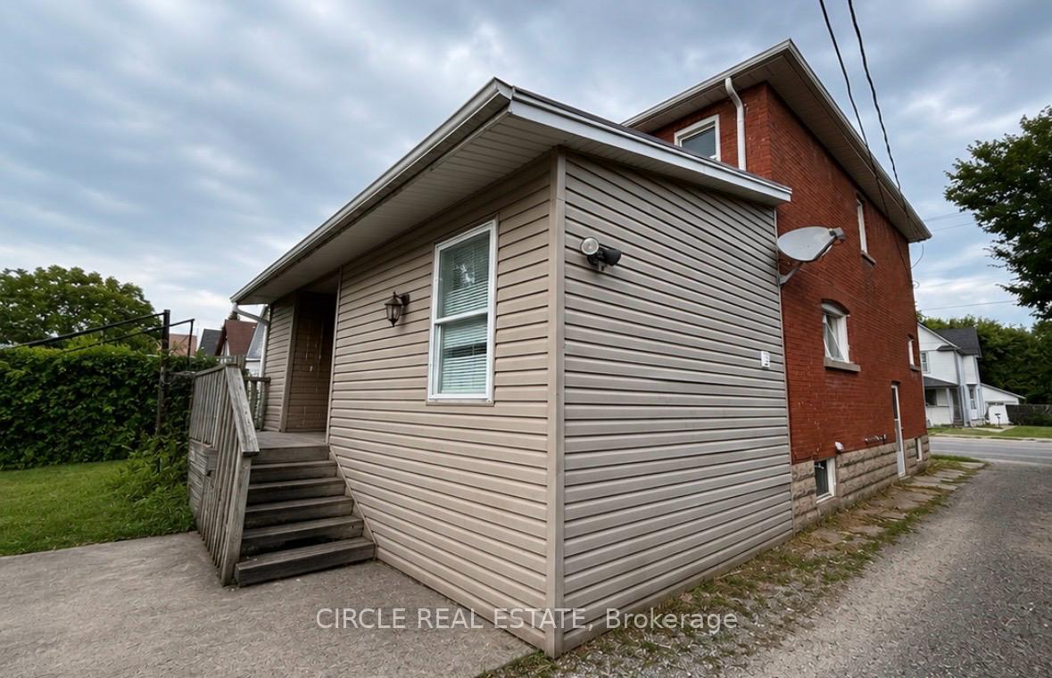 Photo 20 of 277 Niagara Street W, Welland, Prince Charles — HOMEH