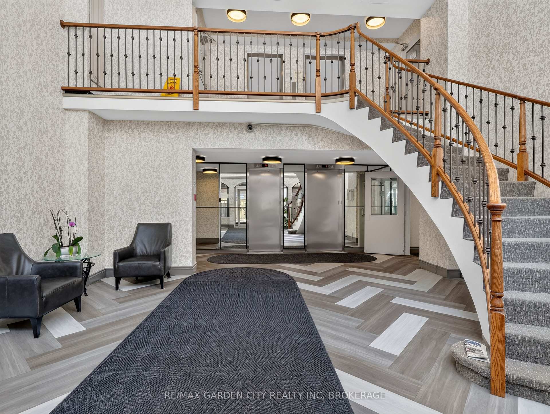 Photo 2 of Unit 701, 359 Scott Street, St. Catharines, Fairview — HOMEH
