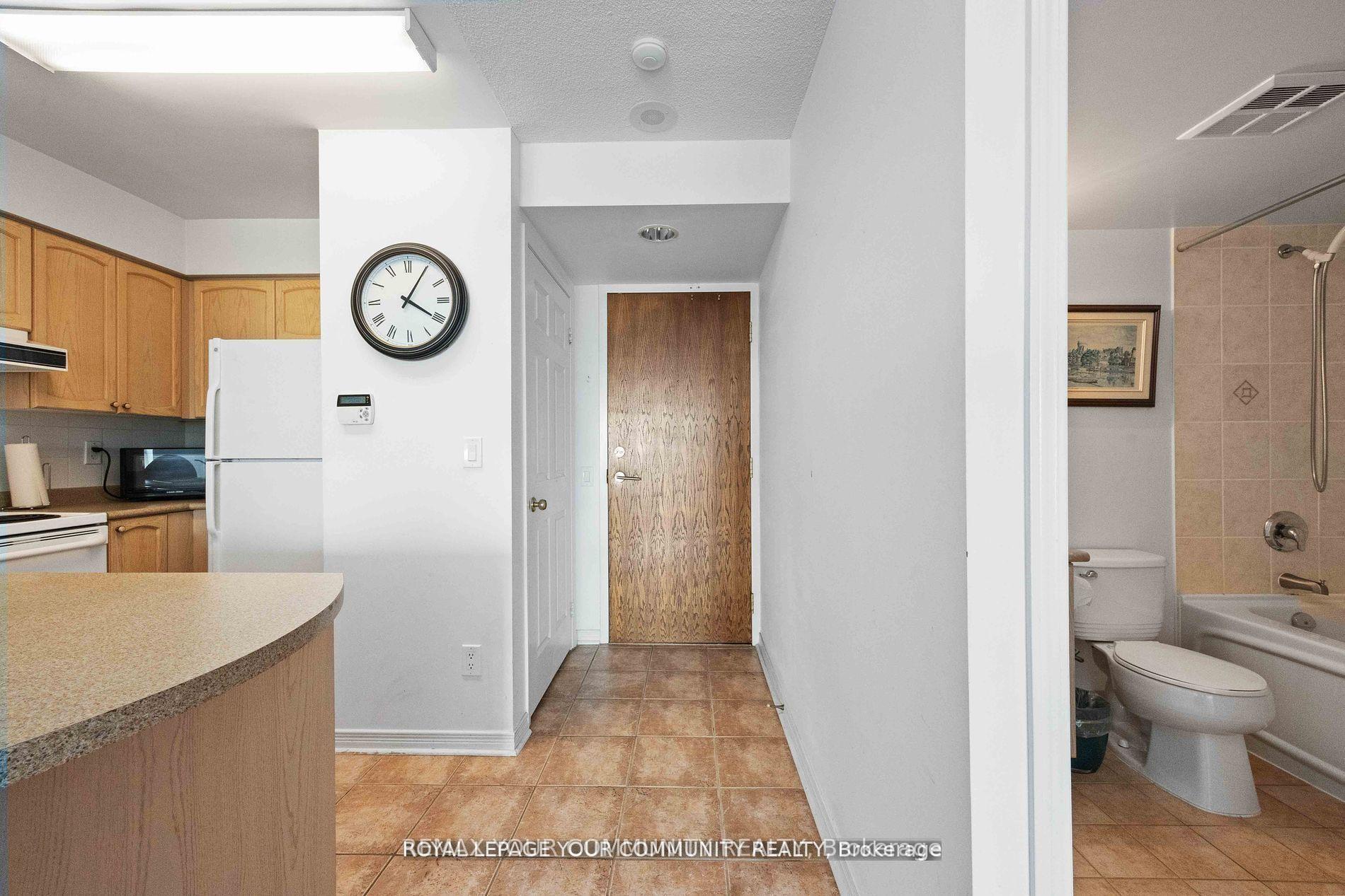 Photo 4 of Unit 909, 23 Oneida Crescent, Richmond Hill, Langstaff — HOMEH