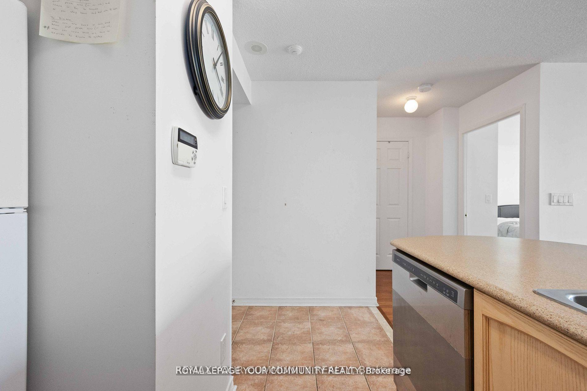 Photo 8 of Unit 909, 23 Oneida Crescent, Richmond Hill, Langstaff — HOMEH