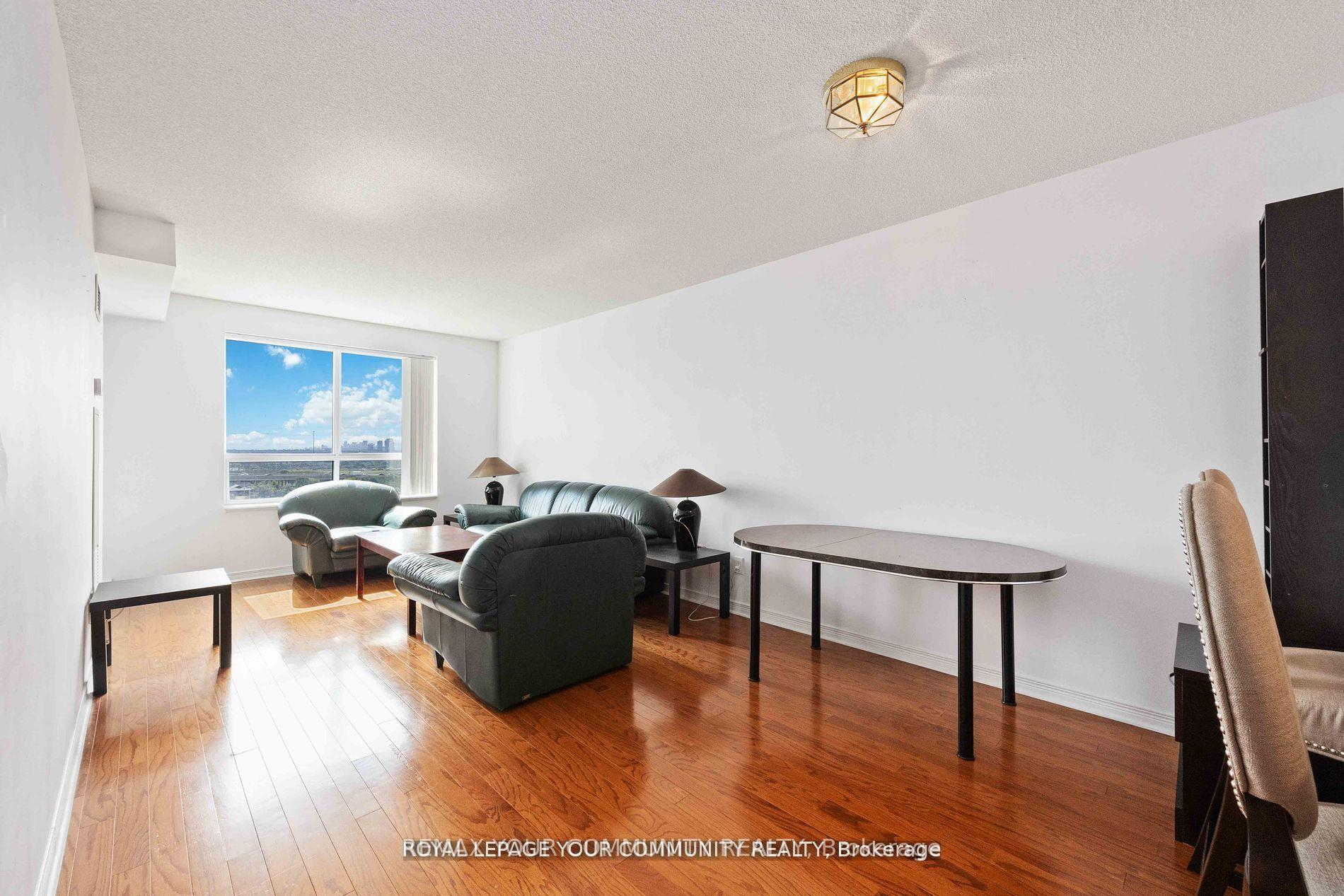 Photo 9 of Unit 909, 23 Oneida Crescent, Richmond Hill, Langstaff — HOMEH