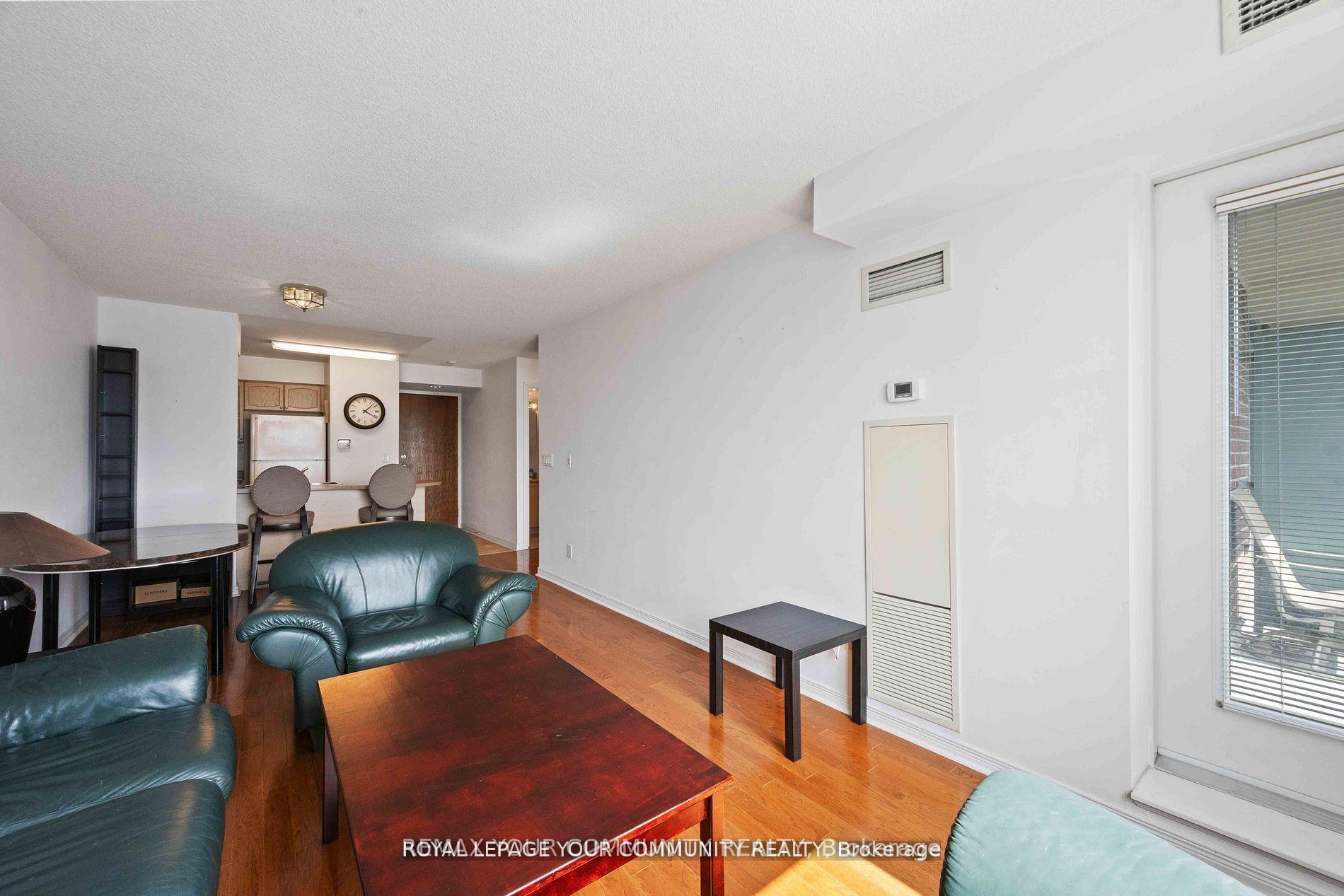 Photo 11 of Unit 909, 23 Oneida Crescent, Richmond Hill, Langstaff — HOMEH