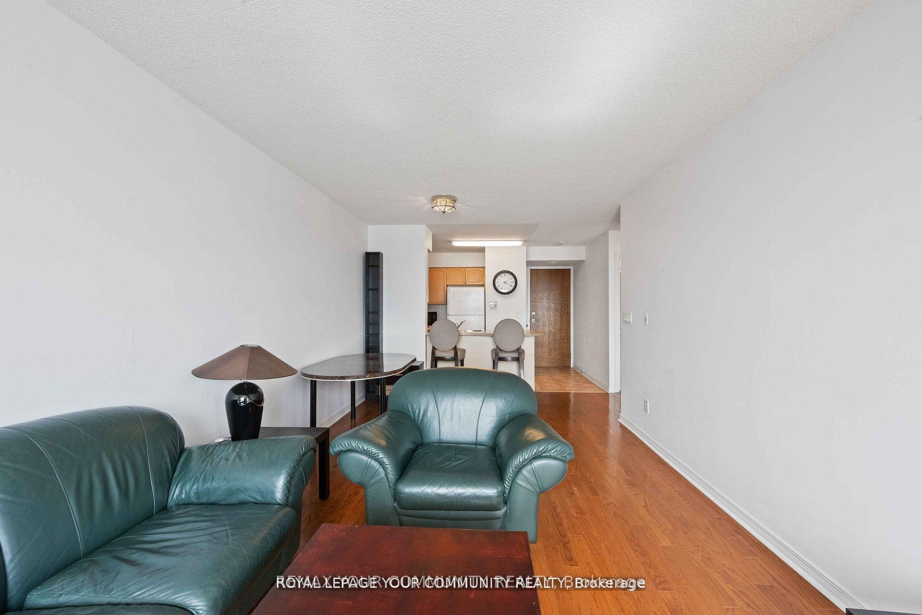 Photo 12 of Unit 909, 23 Oneida Crescent, Richmond Hill, Langstaff — HOMEH