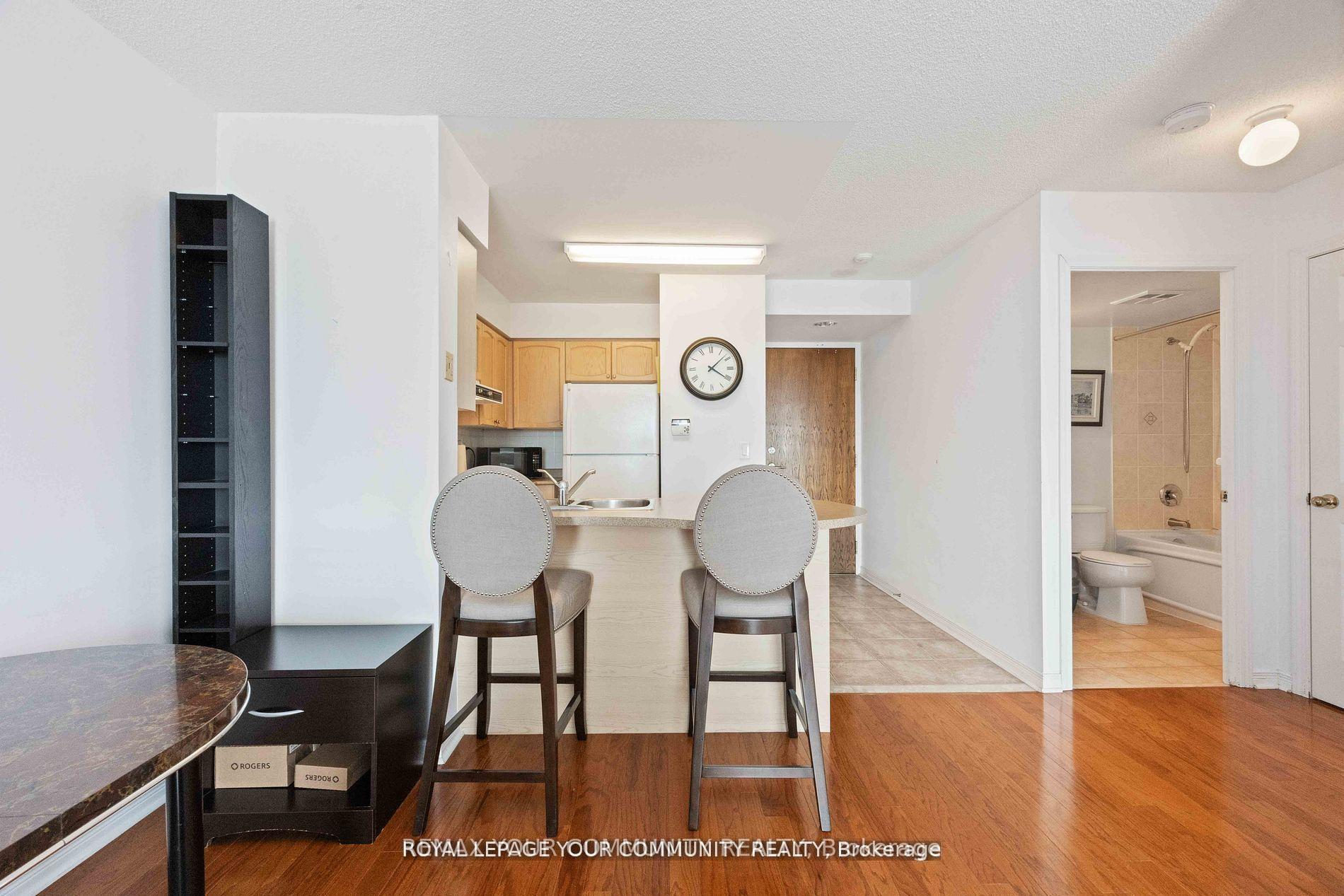 Photo 14 of Unit 909, 23 Oneida Crescent, Richmond Hill, Langstaff — HOMEH
