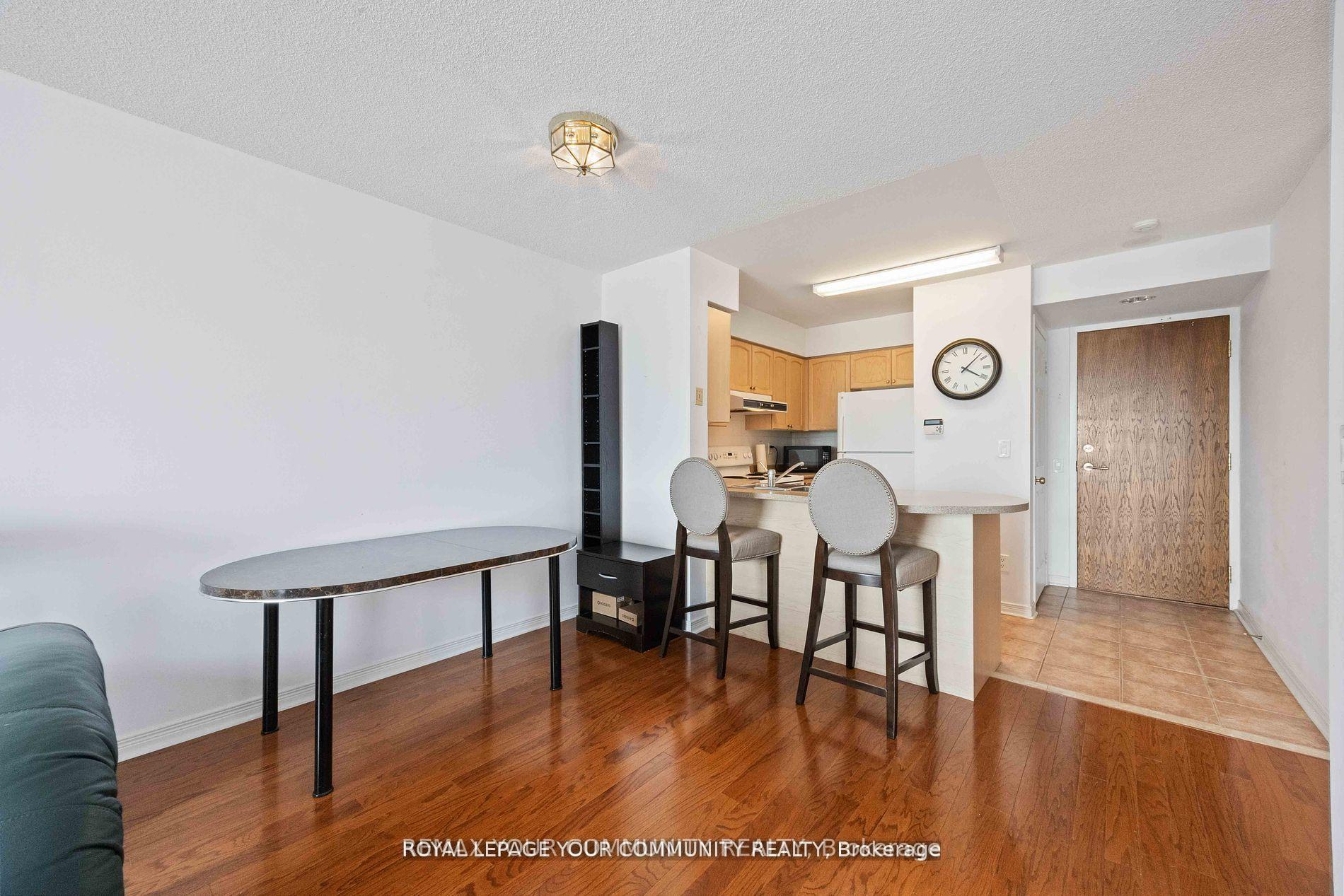 Photo 15 of Unit 909, 23 Oneida Crescent, Richmond Hill, Langstaff — HOMEH