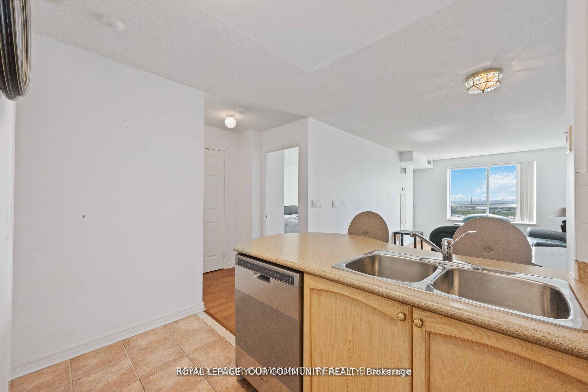 Photo 16 of Unit 909, 23 Oneida Crescent, Richmond Hill, Langstaff — HOMEH