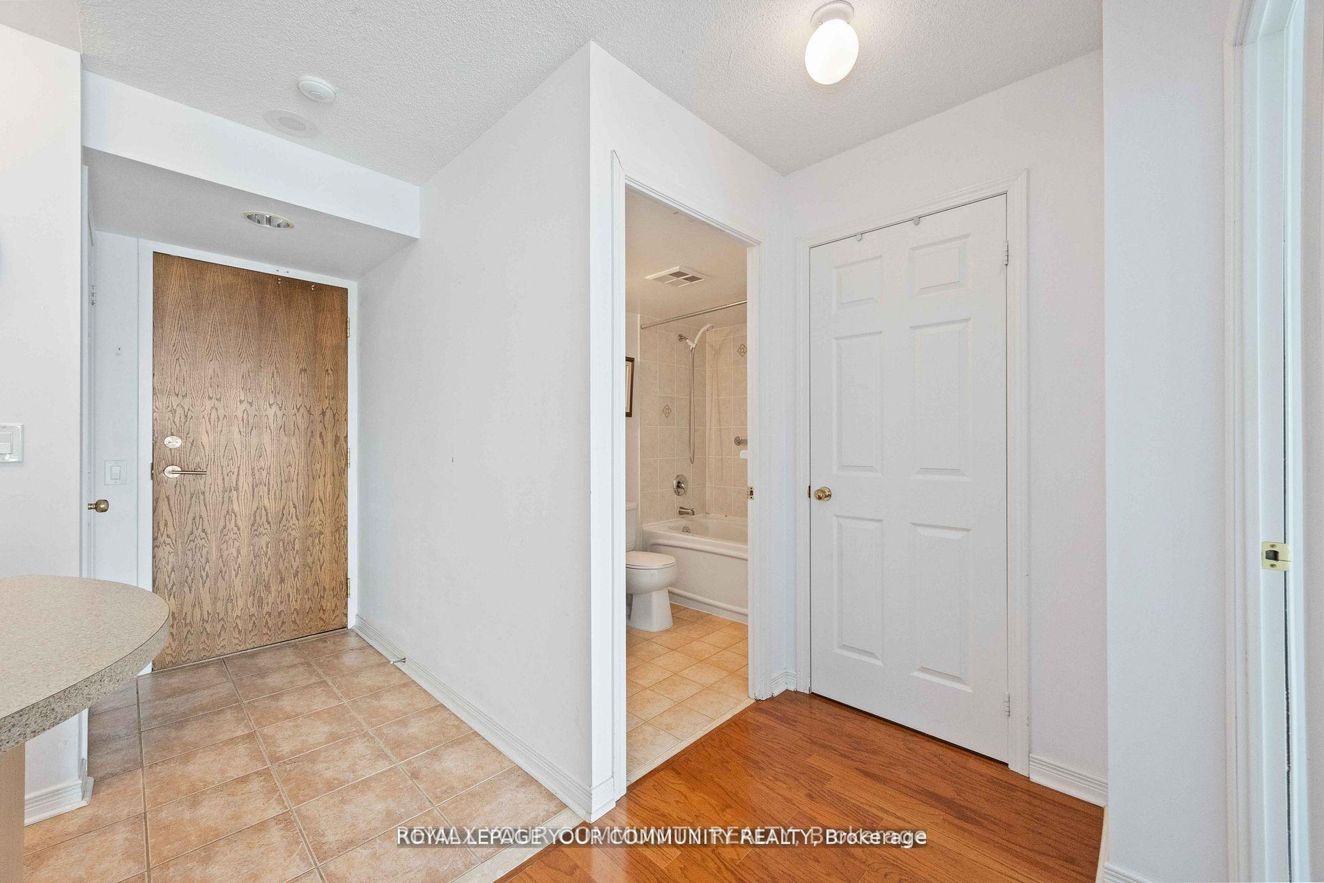 Photo 21 of Unit 909, 23 Oneida Crescent, Richmond Hill, Langstaff — HOMEH