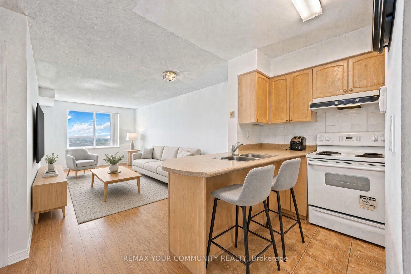 Photo 7 of Unit 909, 23 Oneida Crescent, Richmond Hill, Langstaff — HOMEH