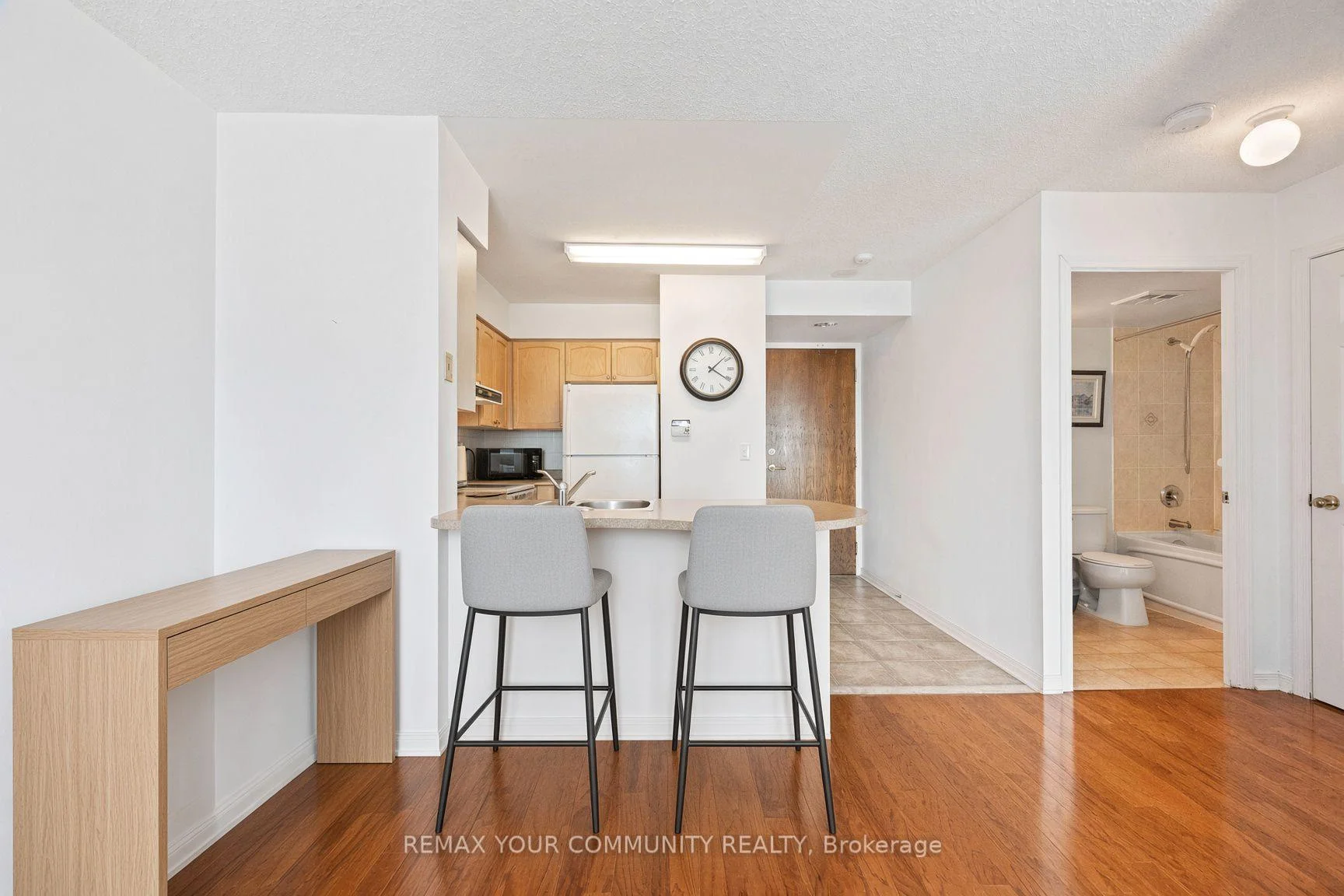 Photo 13 of Unit 909, 23 Oneida Crescent, Richmond Hill, Langstaff — HOMEH