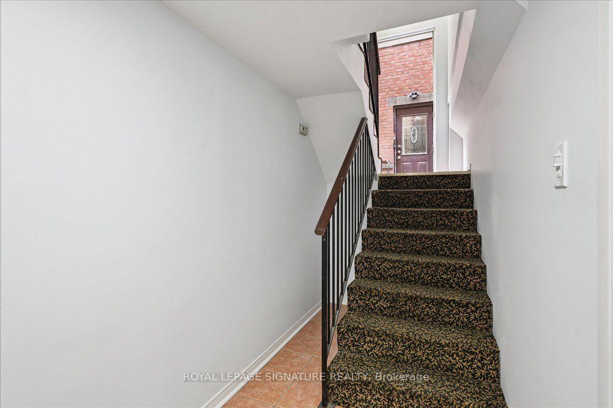 Photo 16 of Unit Lower, 12 Castle View Avenue, Toronto, Casa Loma — HOMEH