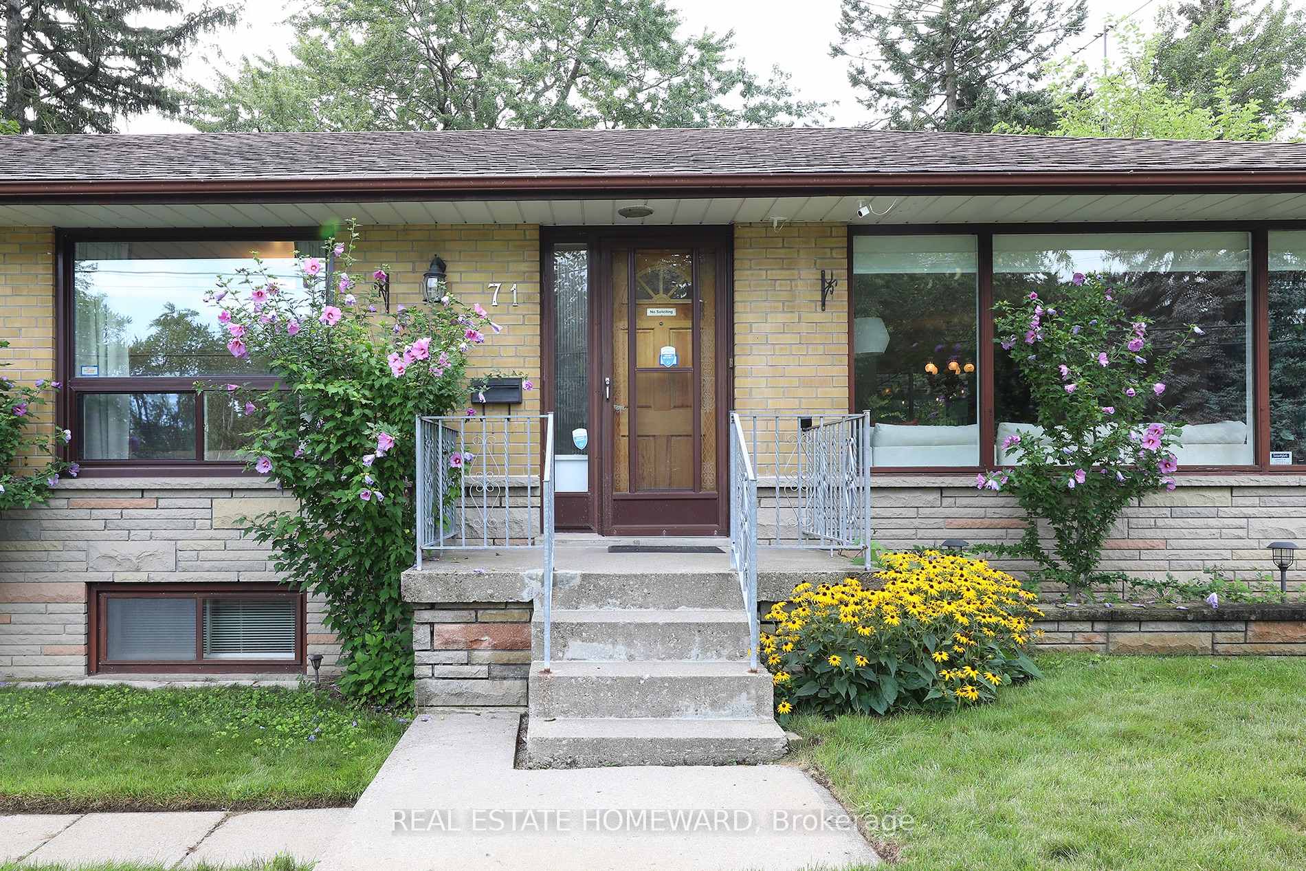 Photo 2 of 71 Gatesview Avenue, Scarborough, Scarborough Village — HOMEH