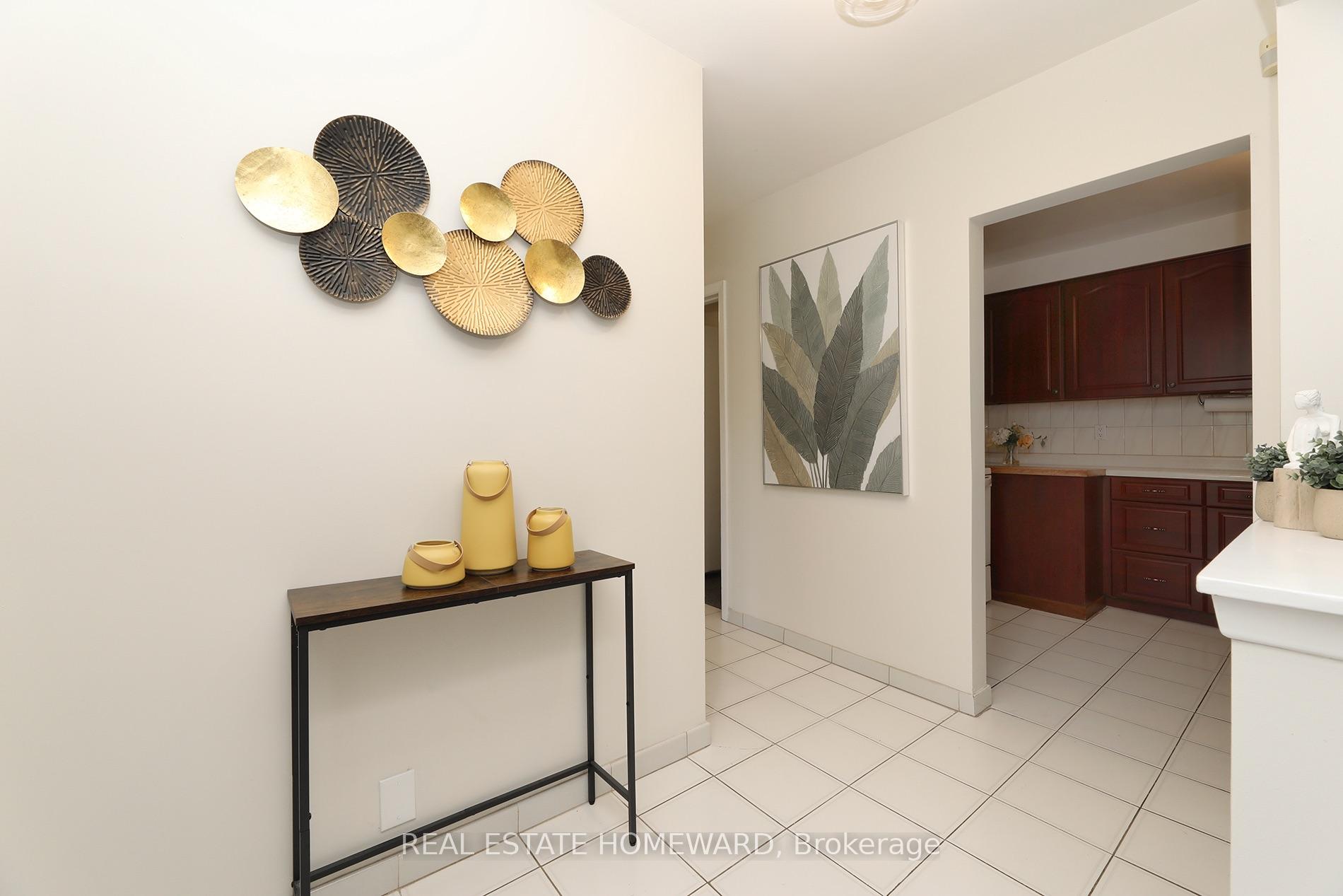 Photo 3 of 71 Gatesview Avenue, Scarborough, Scarborough Village — HOMEH