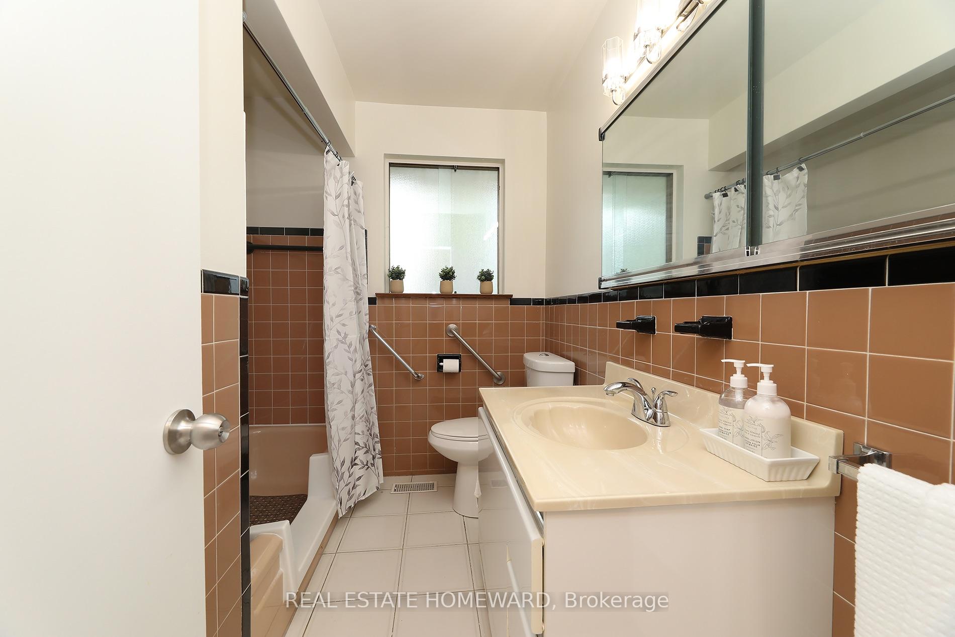 Photo 15 of 71 Gatesview Avenue, Scarborough, Scarborough Village — HOMEH