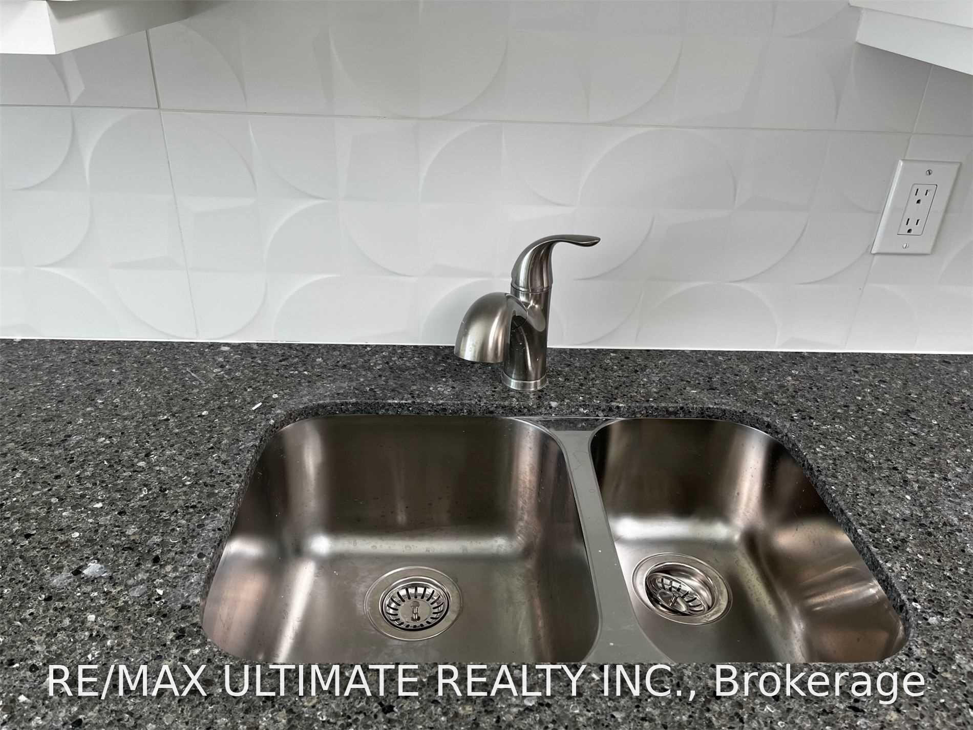 Photo 5 of 1065B St Clair Avenue W, Toronto, Oakwood Village — HOMEH