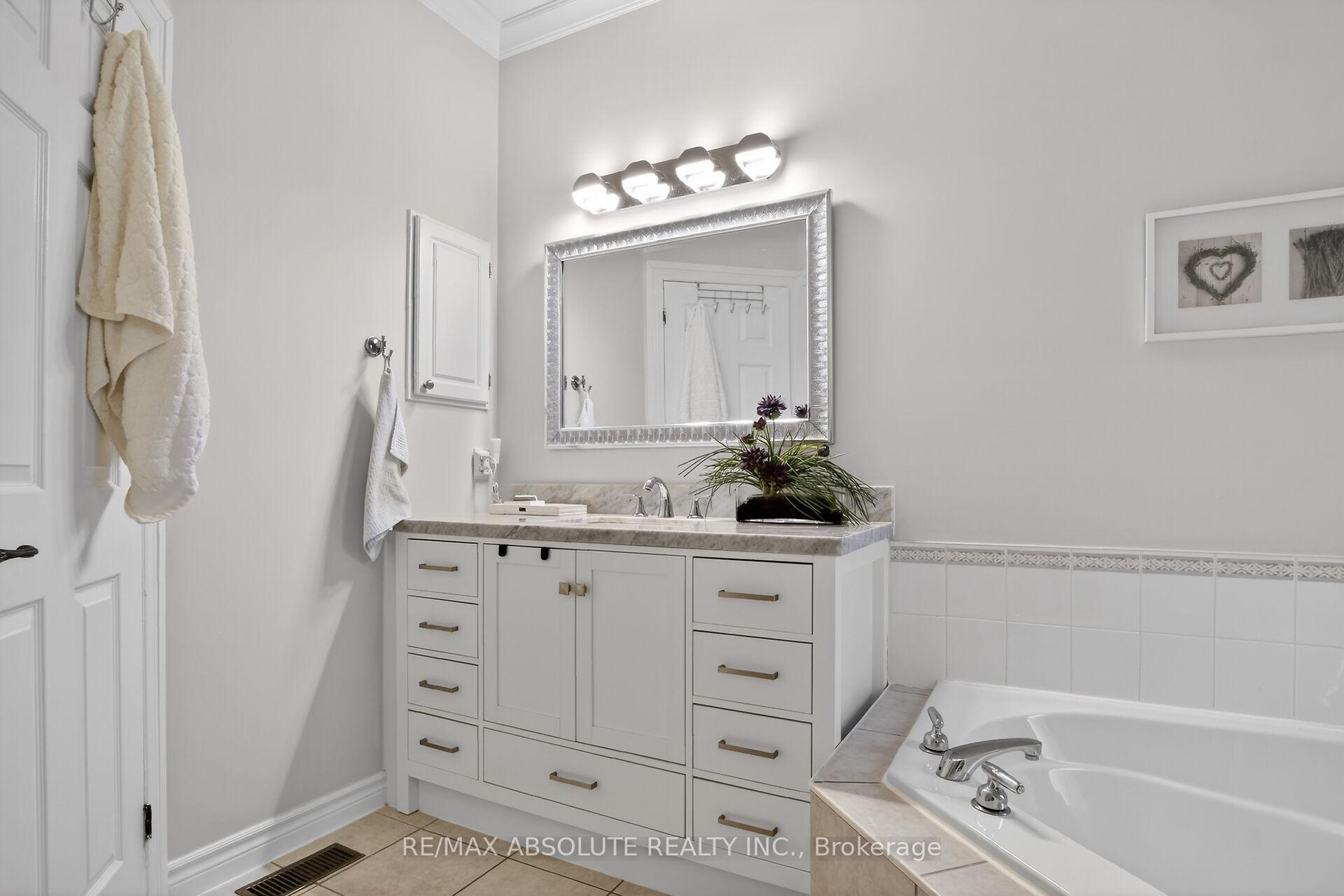 Photo 21 of 19 Goldora Private, Ottawa, Kanata - Kanata Lakes/Heritage Hills — HOMEH