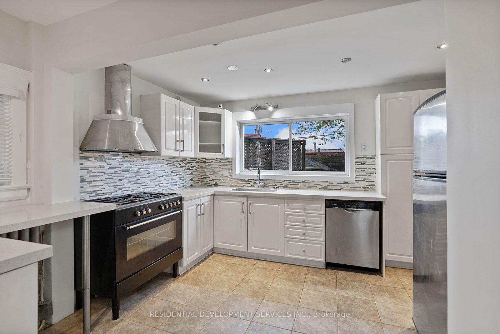 Photo 8 of 363 Strathmore Boulevard, Toronto, Danforth Village-East York — HOMEH