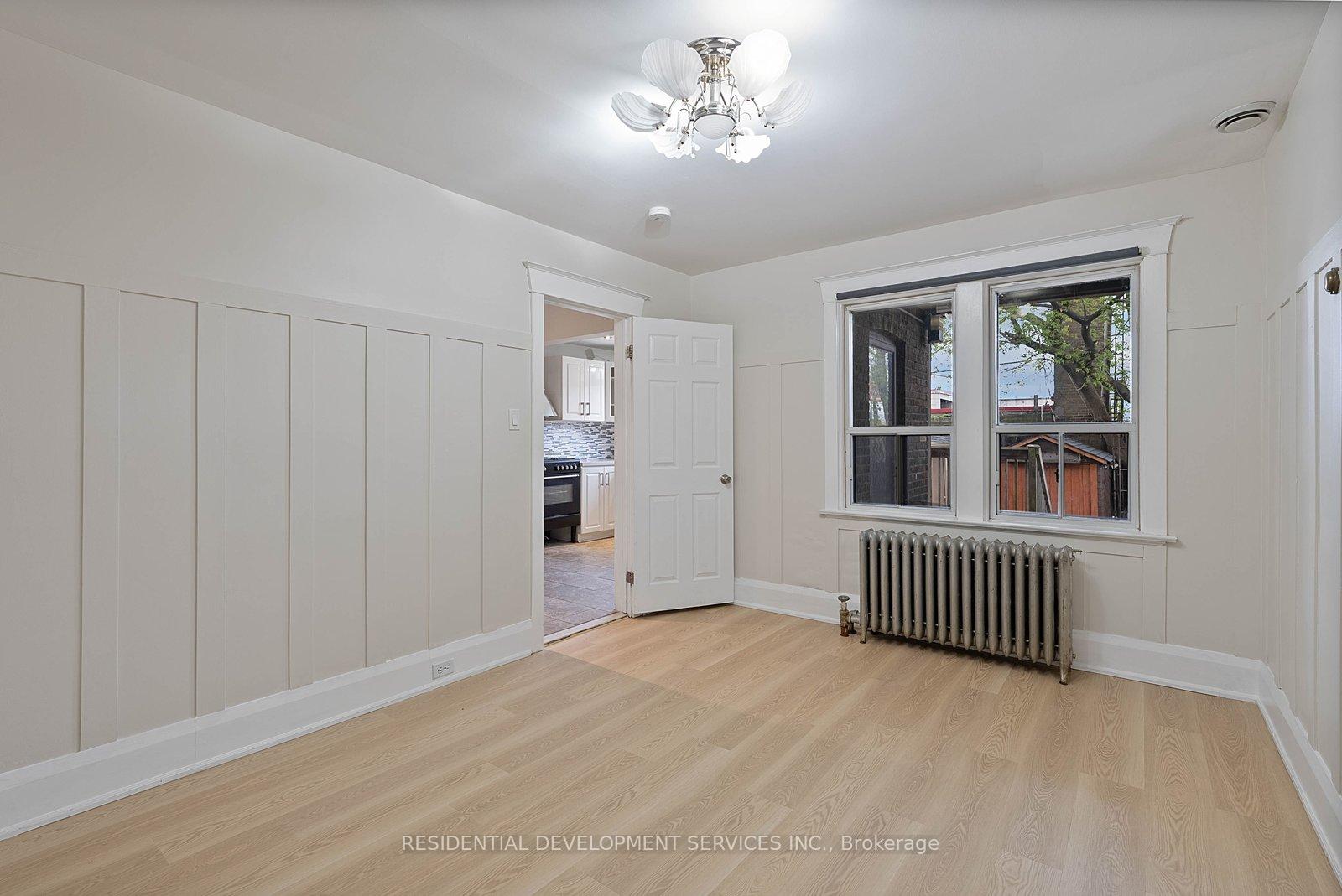 Photo 11 of 363 Strathmore Boulevard, Toronto, Danforth Village-East York — HOMEH