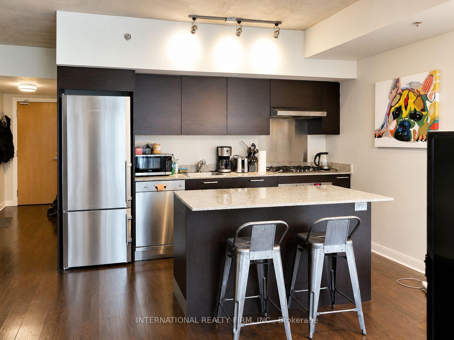 Front of Unit 504, 375 King Street W