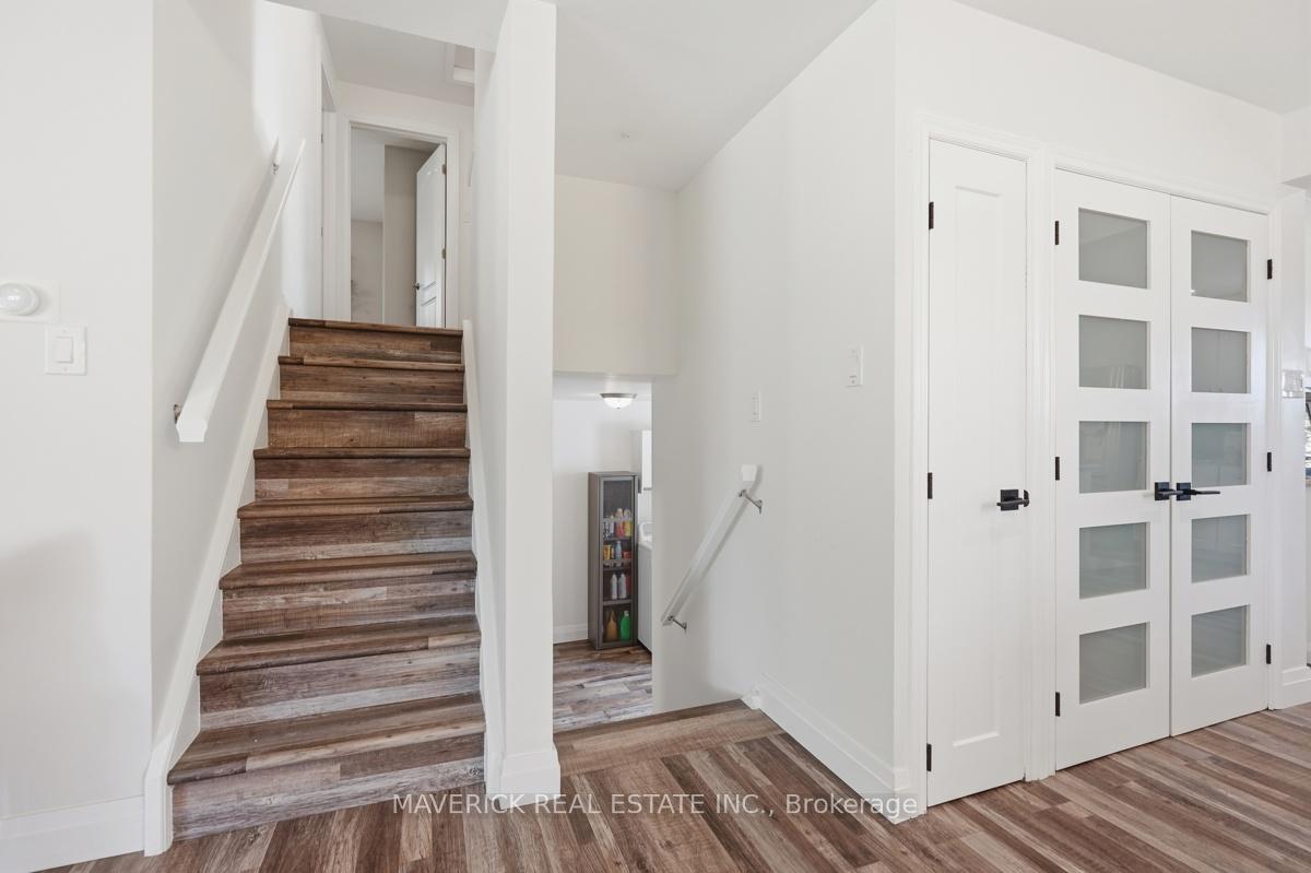 Photo 17 of 653 Viscount Road, London, South O — HOMEH