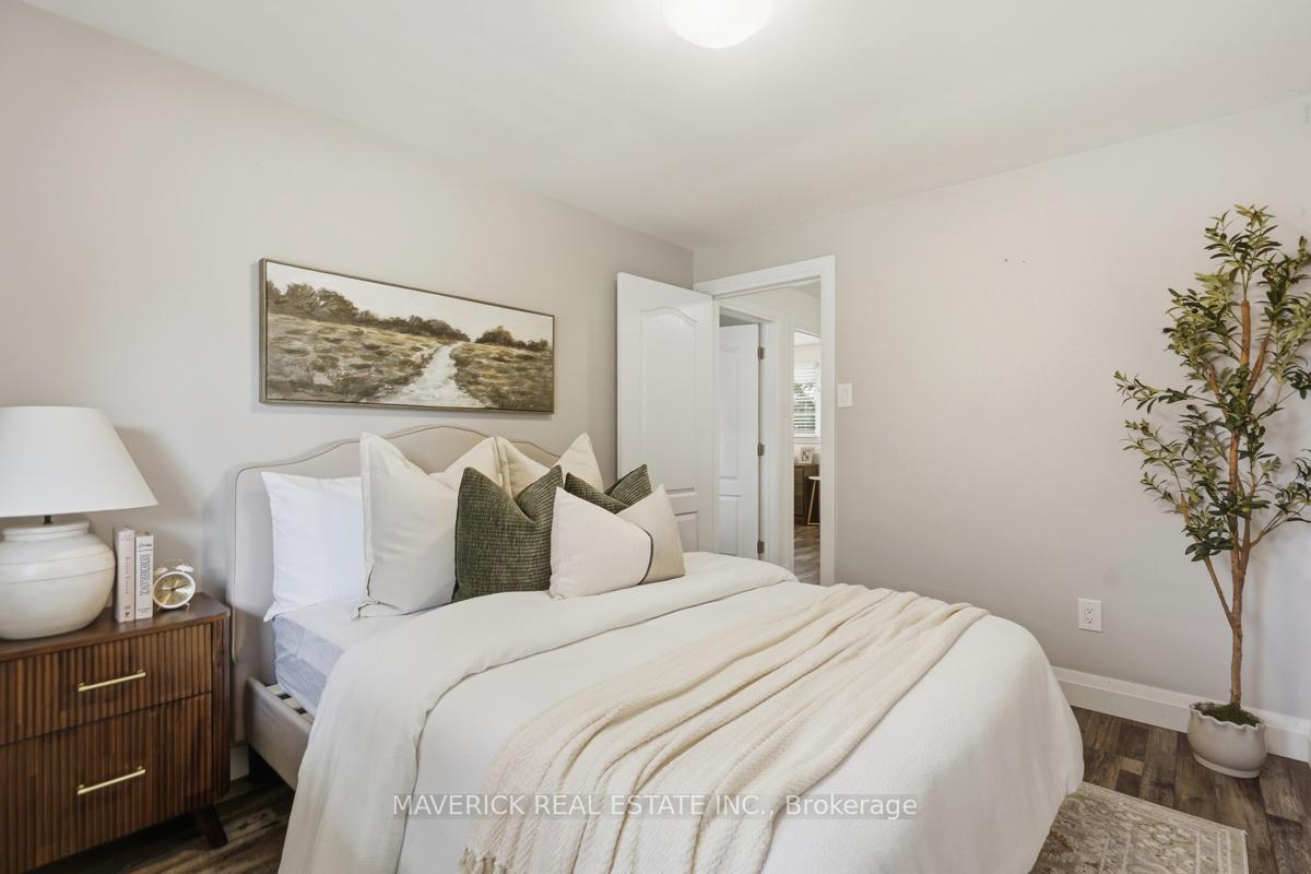 Photo 23 of 653 Viscount Road, London, South O — HOMEH